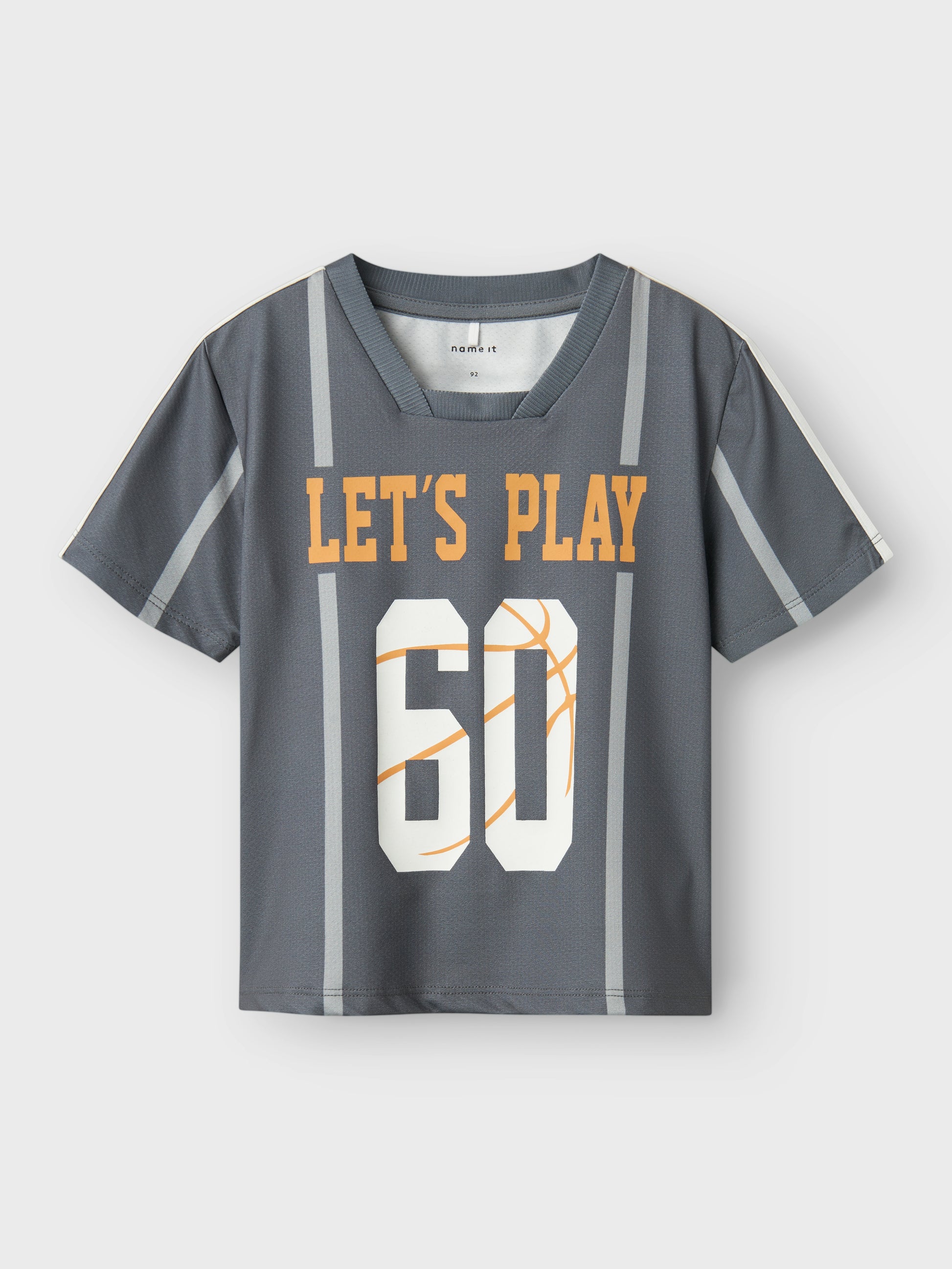 Sport tröja till pojke. Grå t-shirt till kille från Name it.
NMMTEKLAN NREG SS TOP
13238939