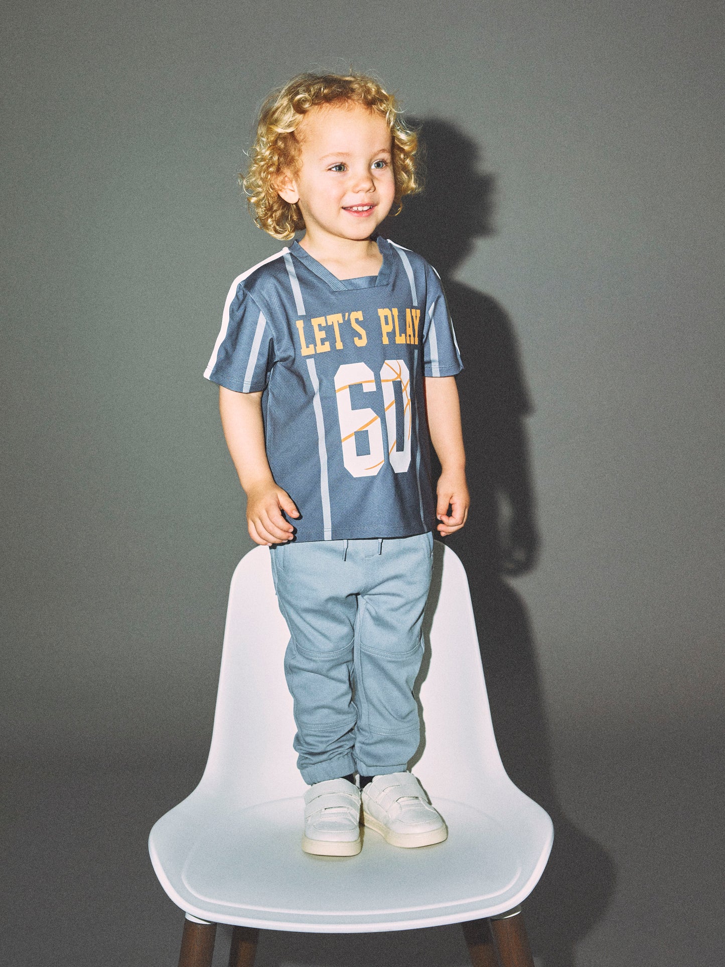 Pojke klädd i Sport tröja. Grå t-shirt till kille från Name it.
NMMTEKLAN NREG SS TOP
13238939