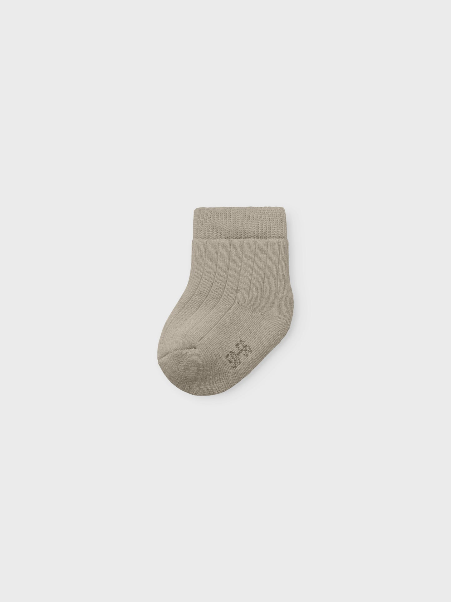 Unisex baby strumpa i enfärgad biege ekologisk bomull. Bebis strumpor till flicka och pojke.
NBNBAR TERRY FROTTE SOCK
13239144