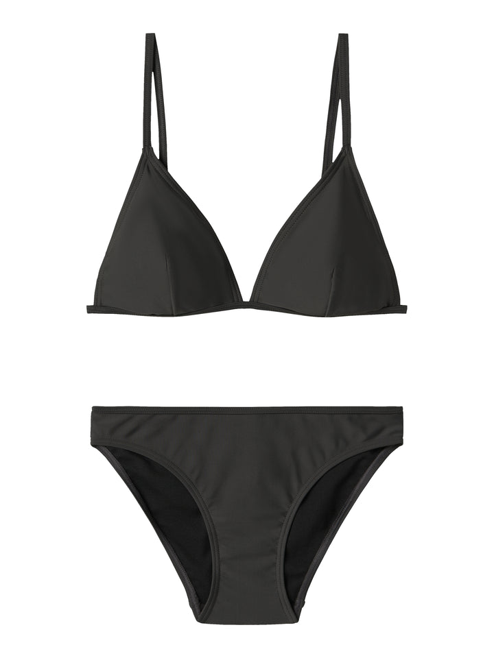 Packa ner trendiga badkläder och gör dig redo för semester eller en dag på stranden. Ungdom svart bikini till trendig tjej som vill ha trekants bh och vadderade kupor. Snygg stilren bikini.

13239208 
NLFZILSE BIKINI
