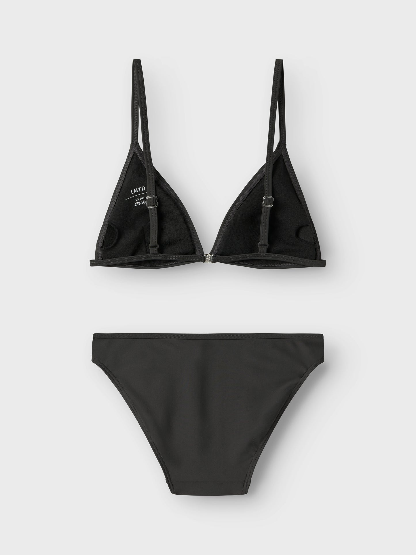 Packa ner trendiga badkläder och gör dig redo för semester eller en dag på stranden. Ungdom svart bikini till trendig tjej som vill ha trekants bh och vadderade kupor. Snygg stilren bikini.

13239208 
NLFZILSE BIKINI