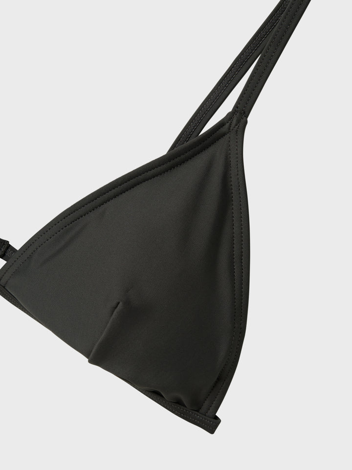 Packa ner trendiga badkläder och gör dig redo för semester eller en dag på stranden. Ungdom svart bikini till trendig tjej som vill ha trekants bh och vadderade kupor. Snygg stilren bikini.

13239208 
NLFZILSE BIKINI