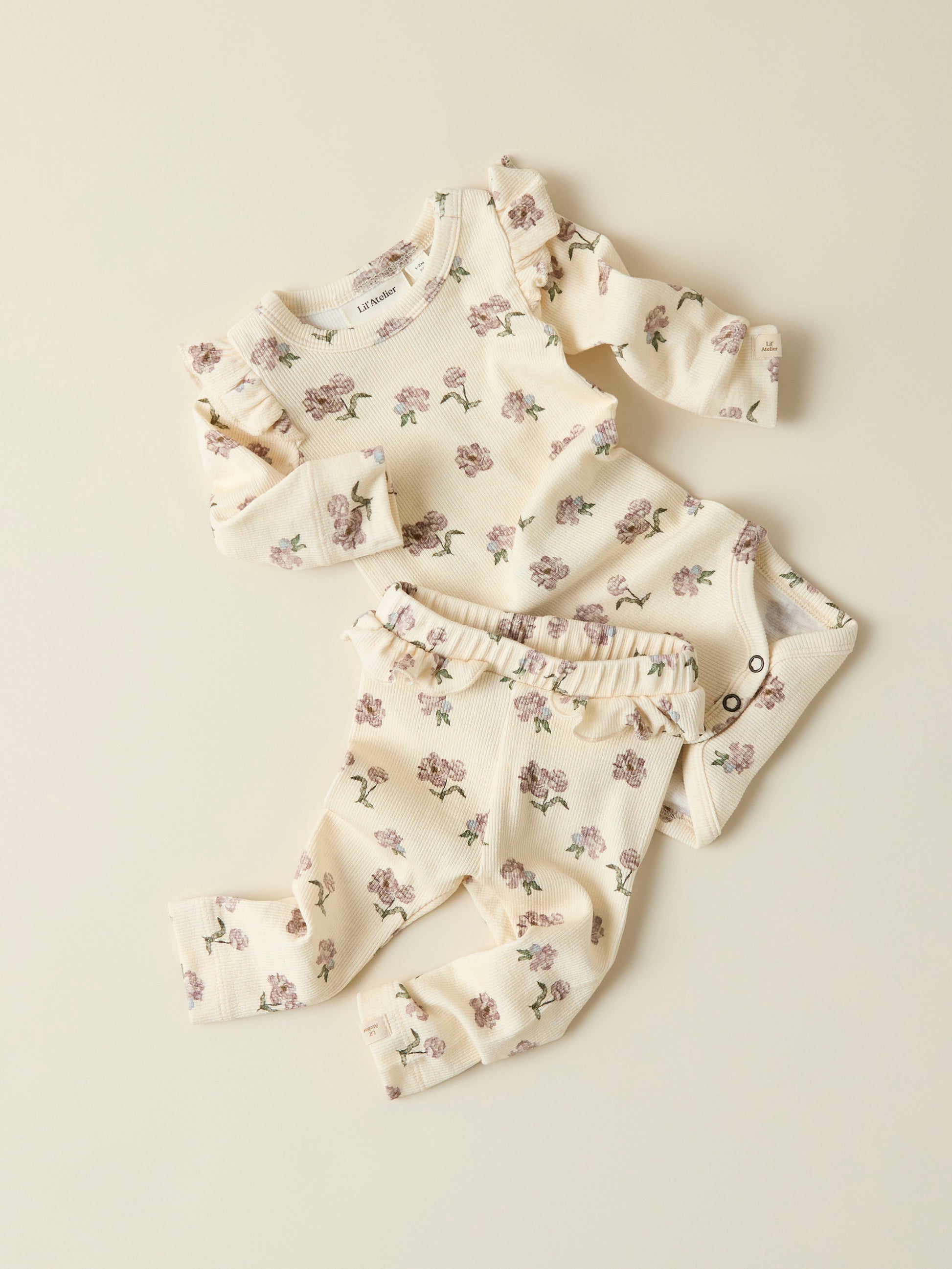Vit blommig baby leggings till flicka. Blommiga bebis byxor till liten tjej i ekologisk bomull. Lil' Atelier.
NBFGAVO EFI SLIM LEGGING LIL NOOS
13239254