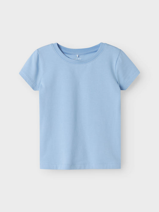 Blå kortärmad topp till flicka. Tjej t-shirt helvit i ekologisk bomull.
NMFVIBBI SS TOP NOOS
13240375