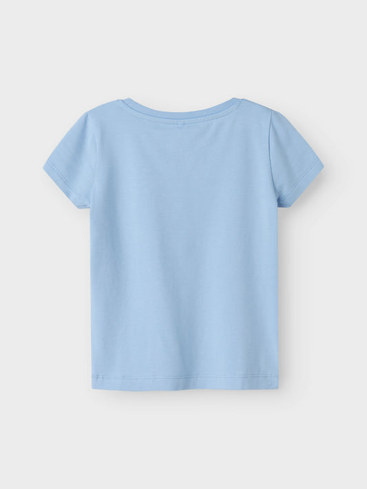 Blå kortärmad topp till flicka. Tjej t-shirt helvit i ekologisk bomull.
NMFVIBBI SS TOP NOOS
13240375