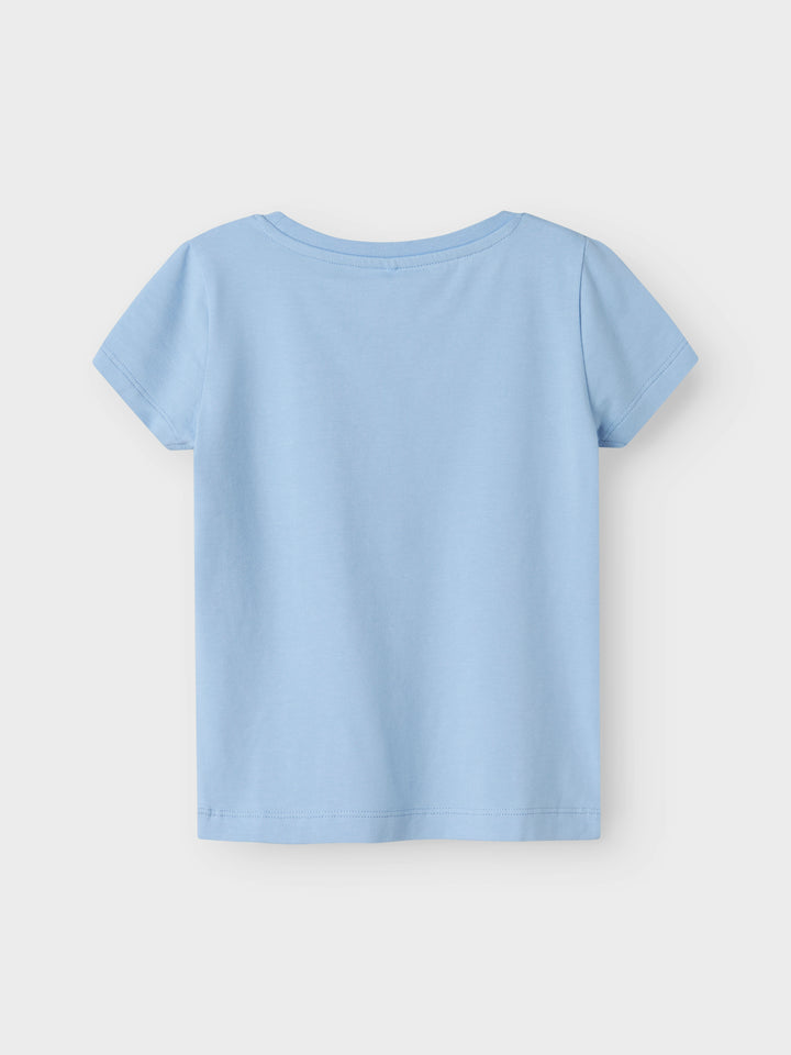 Blå kortärmad topp till flicka. Tjej t-shirt helvit i ekologisk bomull.
NMFVIBBI SS TOP NOOS
13240375