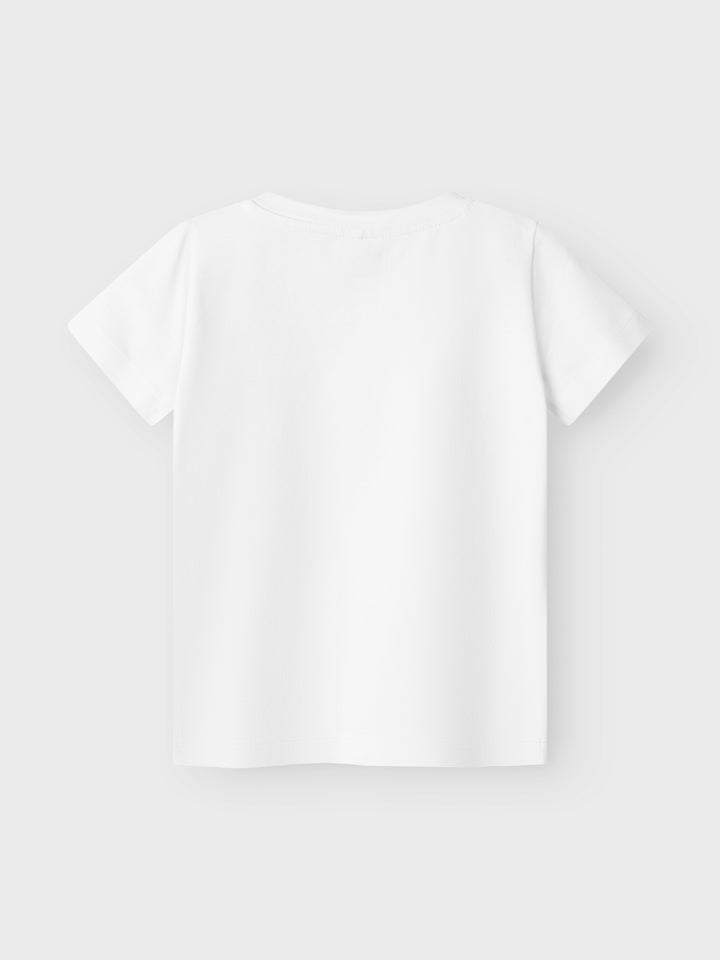 Vit kortärmad topp till flicka. Tjej t-shirt helvit i ekologisk bomull.
NMFVIBBI SS TOP NOOS
13240375