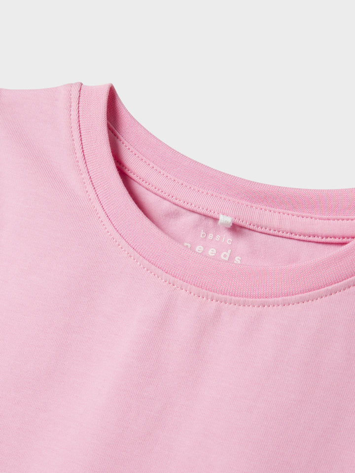 Rosa kortärmad topp till flicka. Tjej t-shirt helvit i ekologisk bomull.
NMFVIBBI SS TOP NOOS
13240375