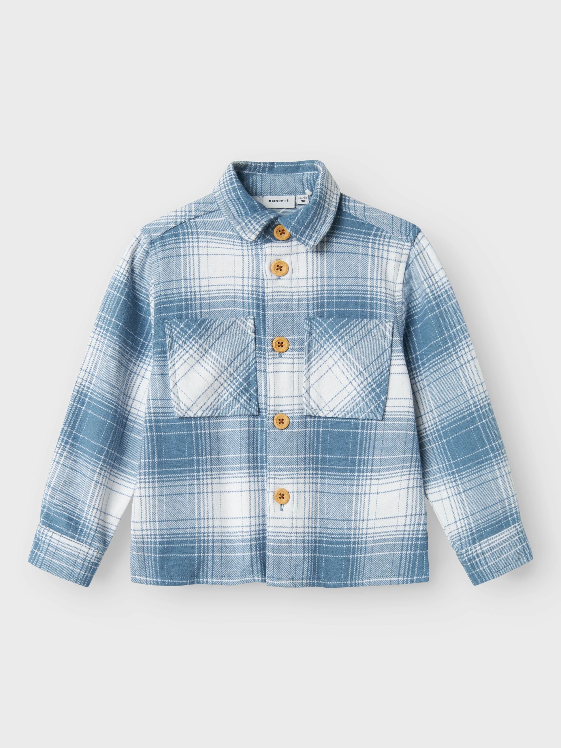 Ljusblå vit rutig flanell skjorta till pojke. Ekologiska barnkläder från Namt it.
NMMDISIMON LS OS SHIRT
13240219