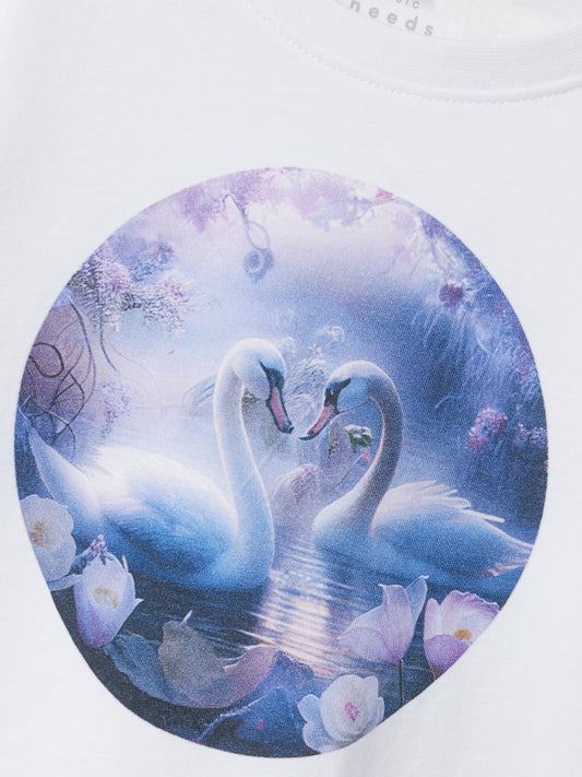 Långärmad vit t-shirt med foto av svanar. Tröja till flicka, tjej från Name it.NMFVOTEA LS NREG TOP
13238407