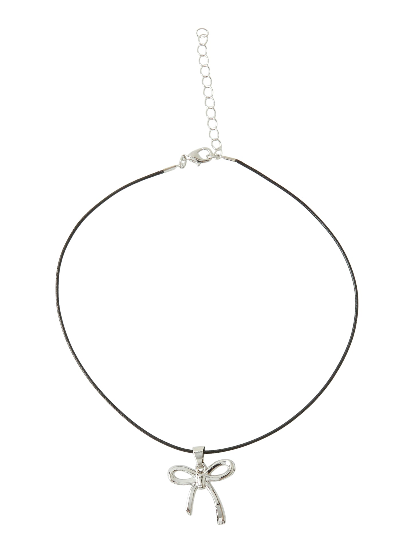 Svart halsband till flicka med silver färgad rosett som hänge. Smycke i silver från LMTD.
NLFBOW NECKLACE
13240811