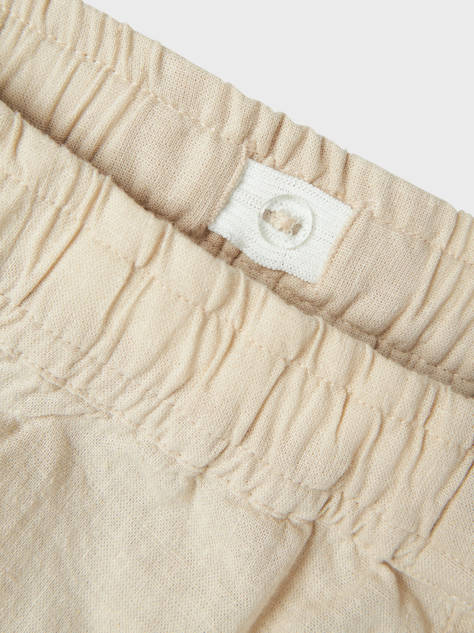 Beige rak linne byxa till kille. Skön linnebyxa till pojke, barn och ungdom. Snygg, sval och sköna byxor i lin från Name it, ekologiska barnkläder.
NKMFALINNEN PANT
13240459