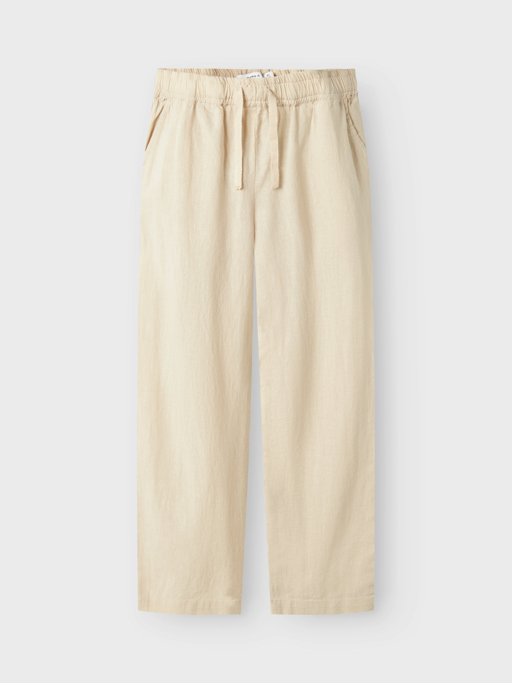 Beige rak linne byxa till kille. Skön linnebyxa till pojke, barn och ungdom. Snygg, sval och sköna byxor i lin från Name it, ekologiska barnkläder.
NKMFALINNEN PANT
13240459