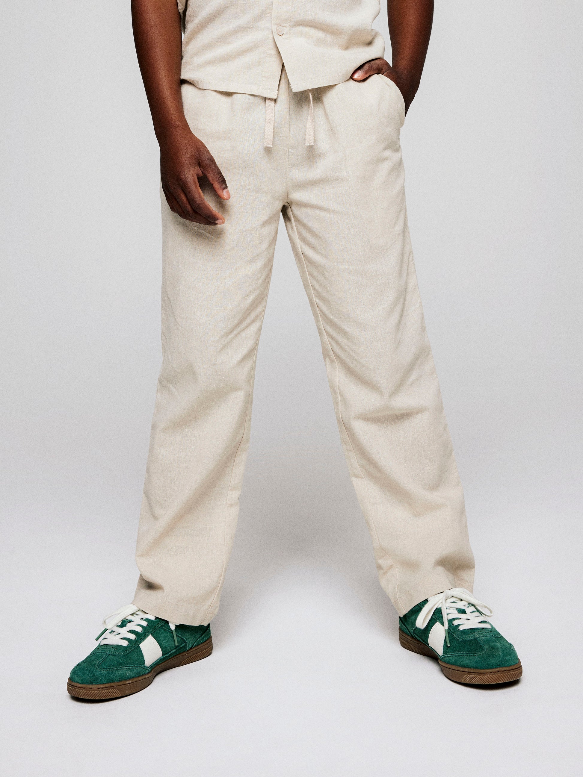 Beige rak linne byxa till kille. Skön linnebyxa till pojke, barn och ungdom. Snygg, sval och sköna byxor i lin från Name it, ekologiska barnkläder.
NKMFALINNEN PANT
13240459