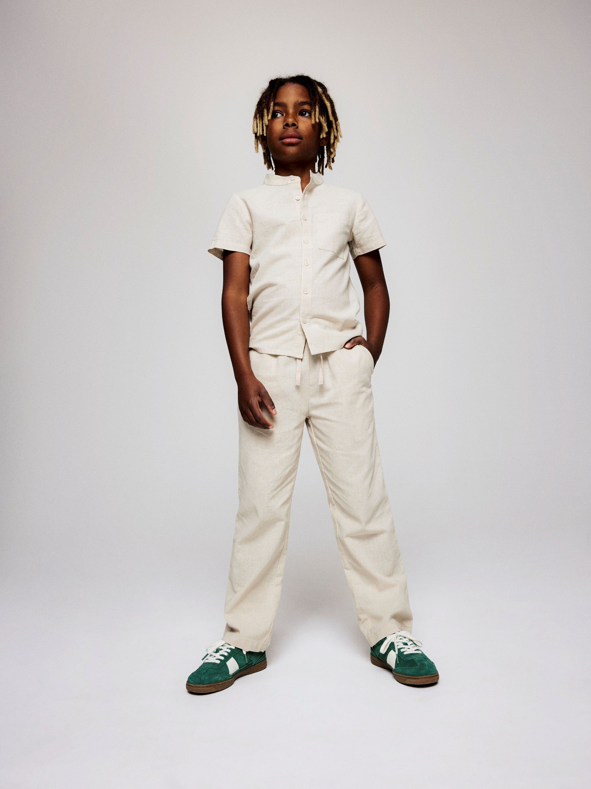 Beige rak linne byxa till kille. Skön linnebyxa till pojke, barn och ungdom. Snygg, sval och sköna byxor i lin från Name it, ekologiska barnkläder.
NKMFALINNEN PANT
13240459