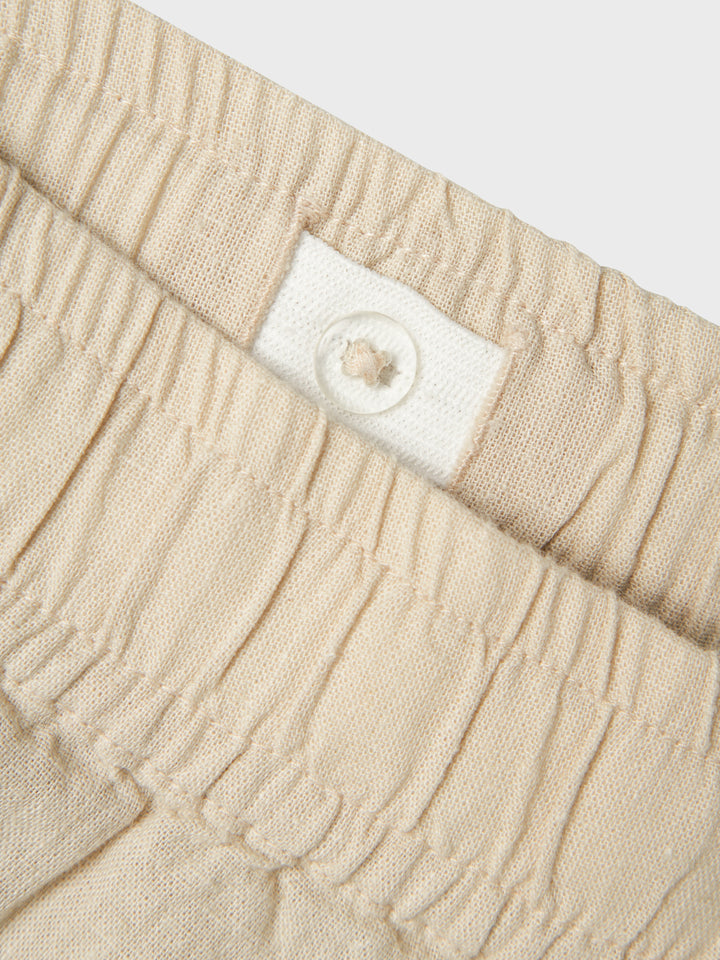 Beige linne shorts till pojke. Linneshorts till kille barn och ungdom.
NKMFALINNEN SHORTS
13240460