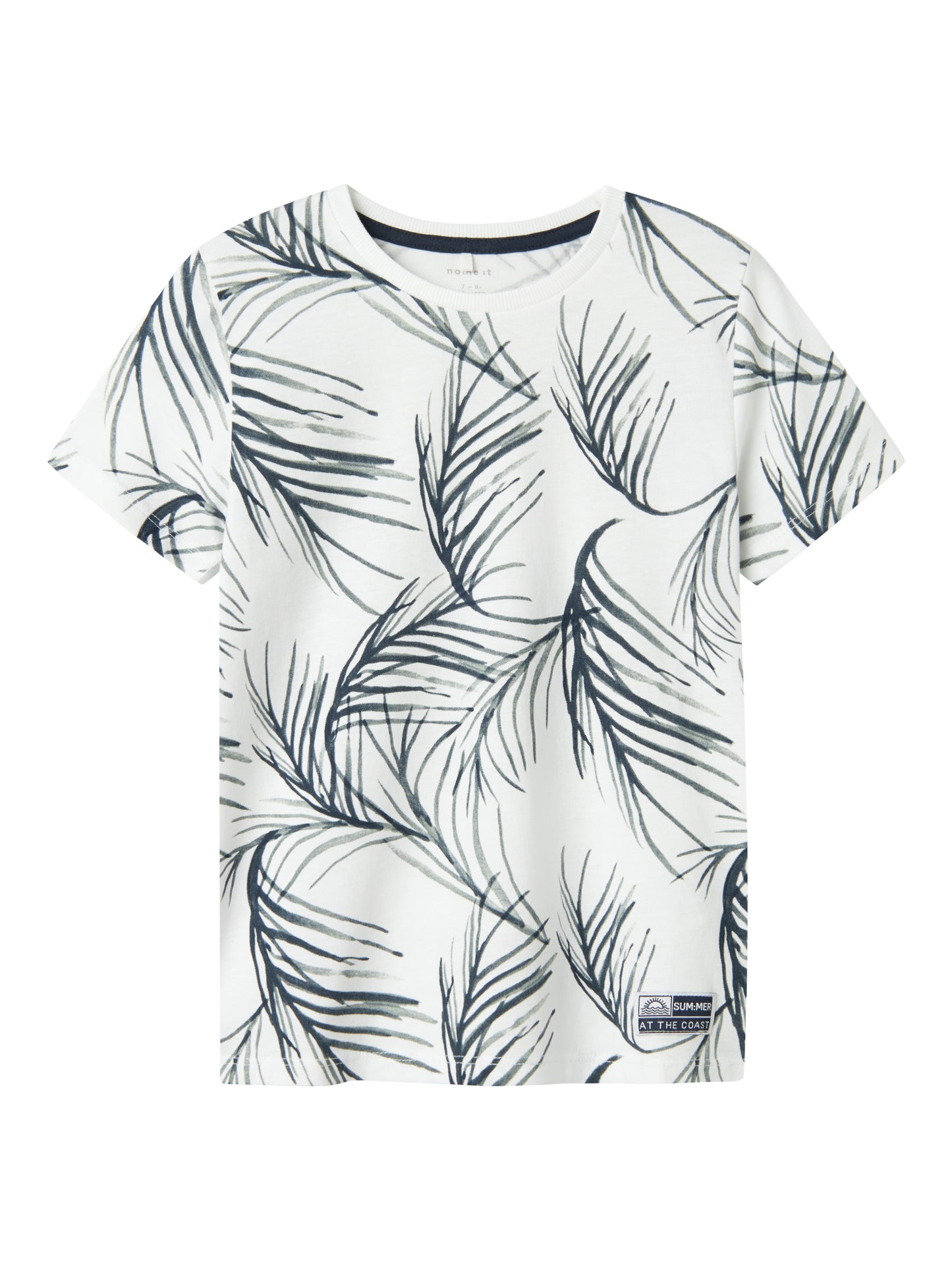 Vit mönstrad t-shirt till kille. Sommar t-shirt i ekologisk bomull till pojke från Nameit.
NKMFERMMO SS TOP BOX
13241197