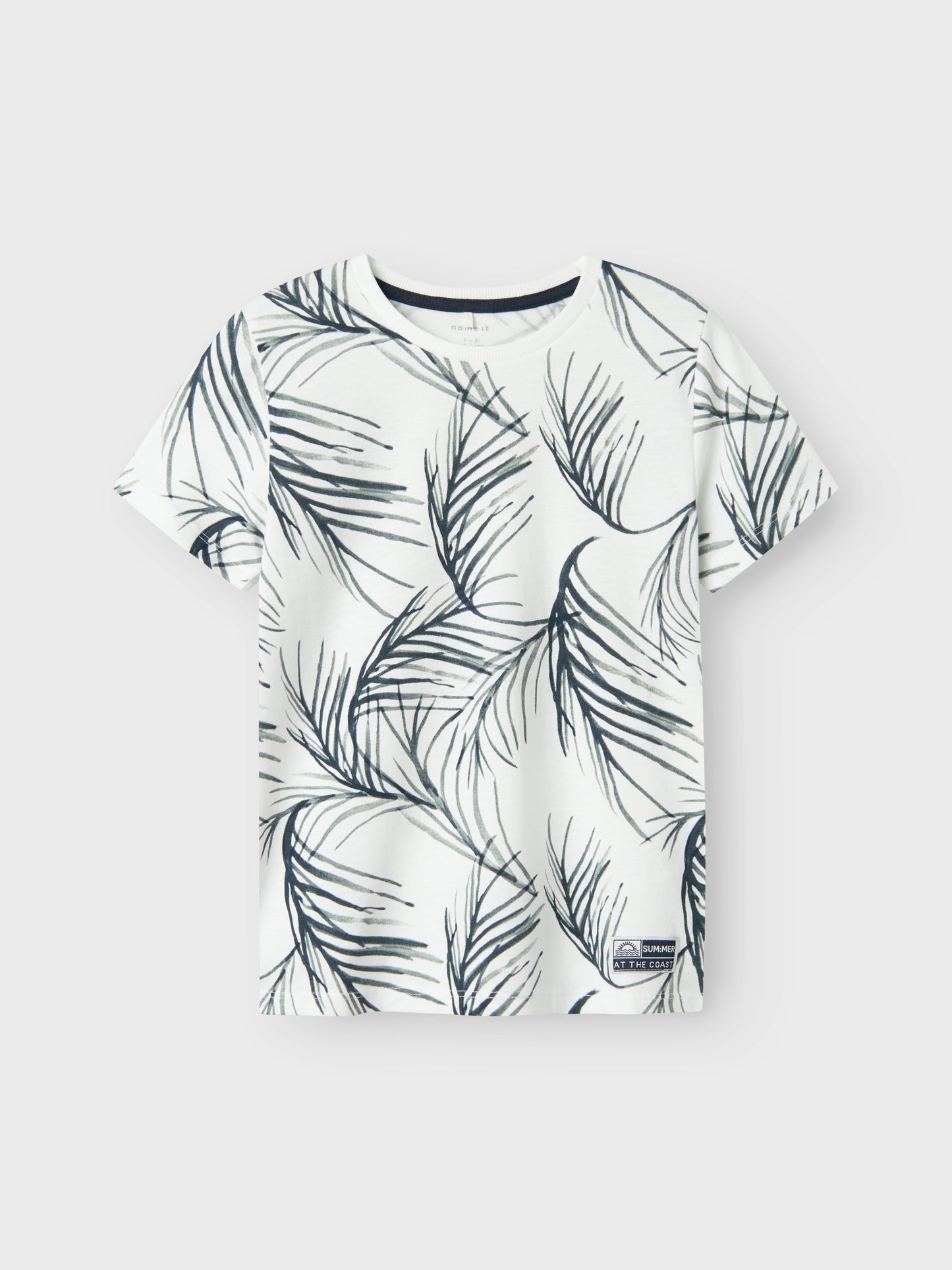 Vit mönstrad t-shirt till kille. Sommar t-shirt i ekologisk bomull till pojke från Nameit.
NKMFERMMO SS TOP BOX
13241197