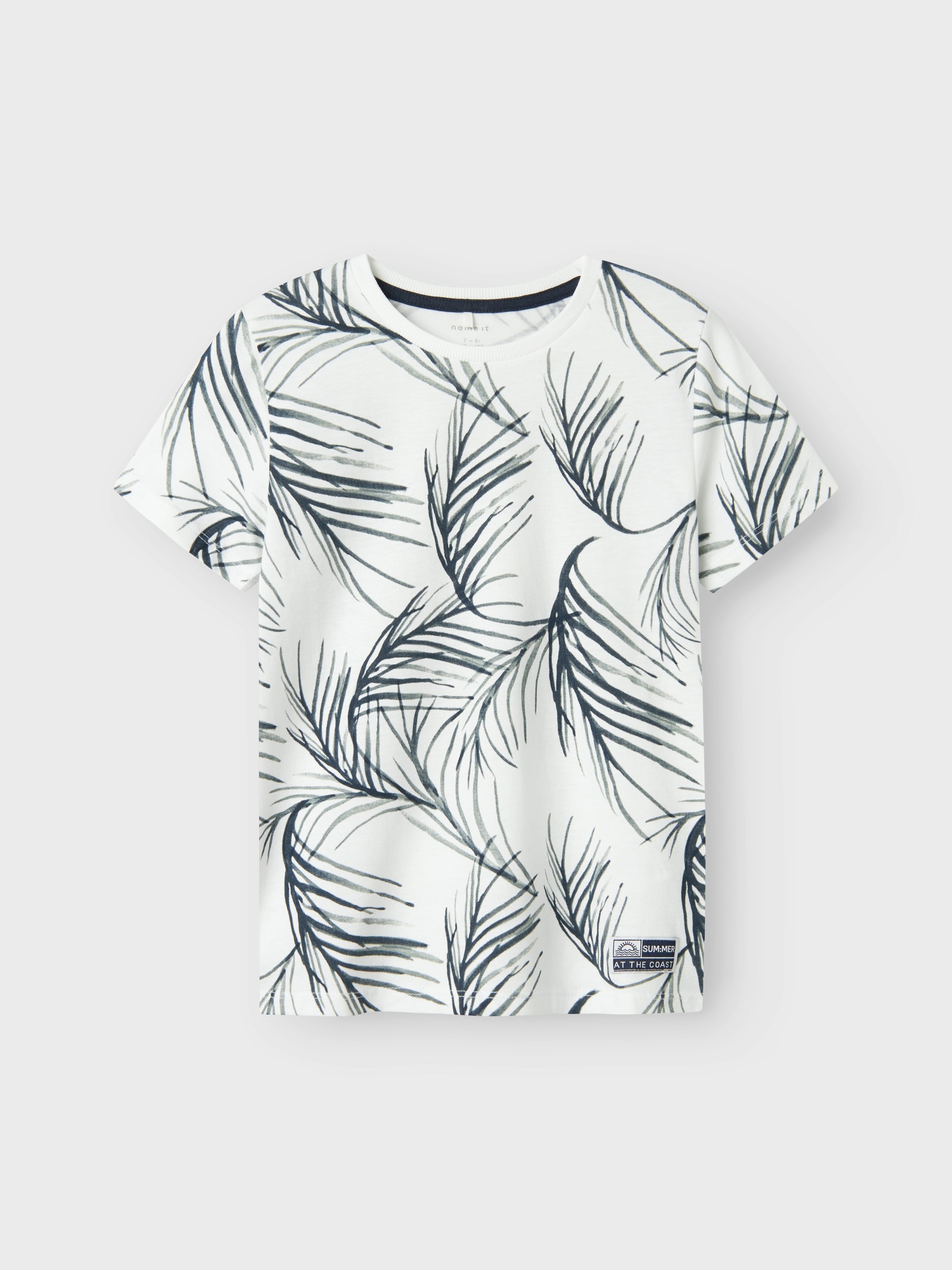 Vit mönstrad t-shirt till kille. Sommar t-shirt i ekologisk bomull till pojke från Nameit.
NKMFERMMO SS TOP BOX
13241197