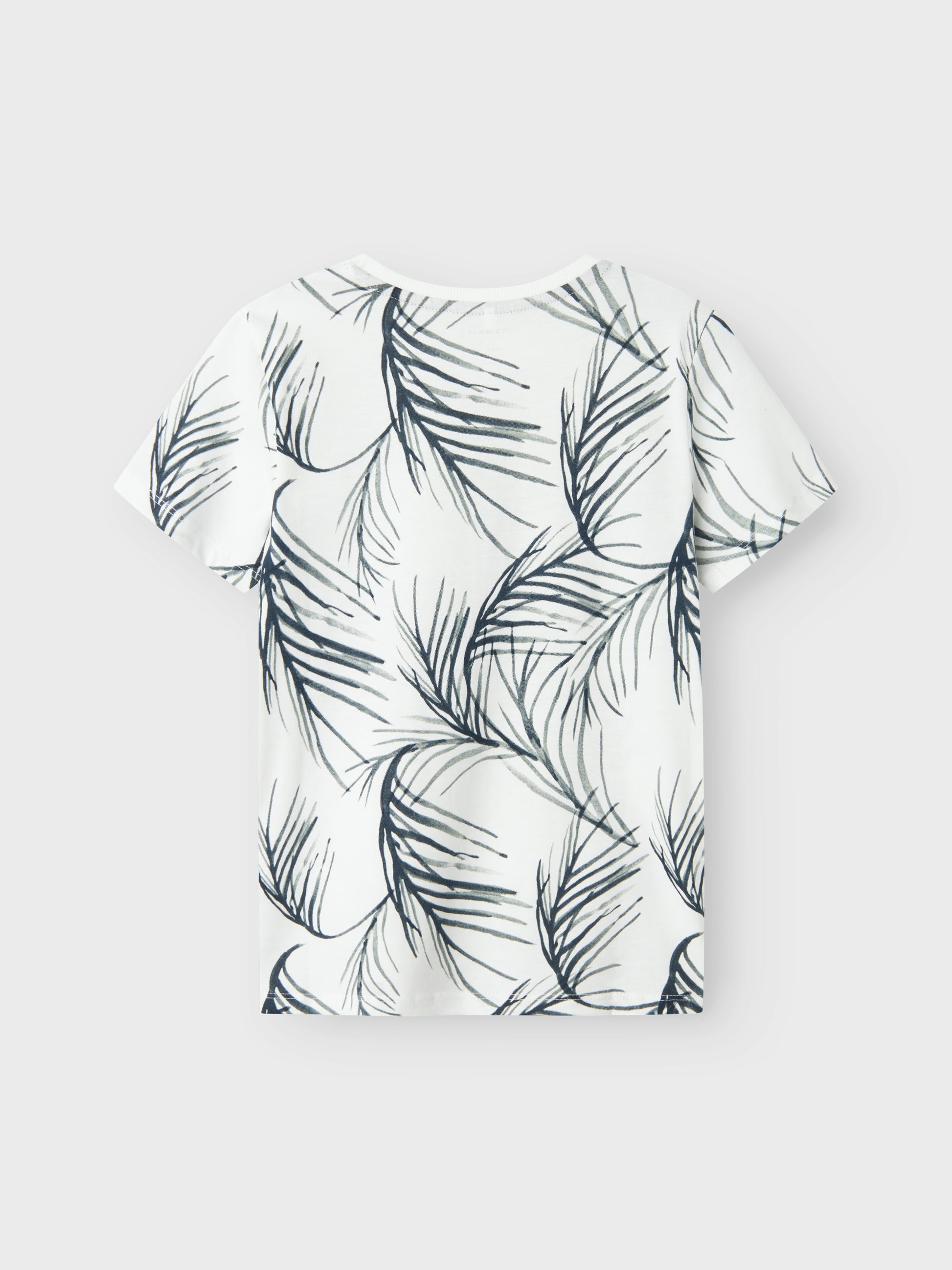 Vit mönstrad t-shirt till kille. Sommar t-shirt i ekologisk bomull till pojke från Nameit.
NKMFERMMO SS TOP BOX
13241197