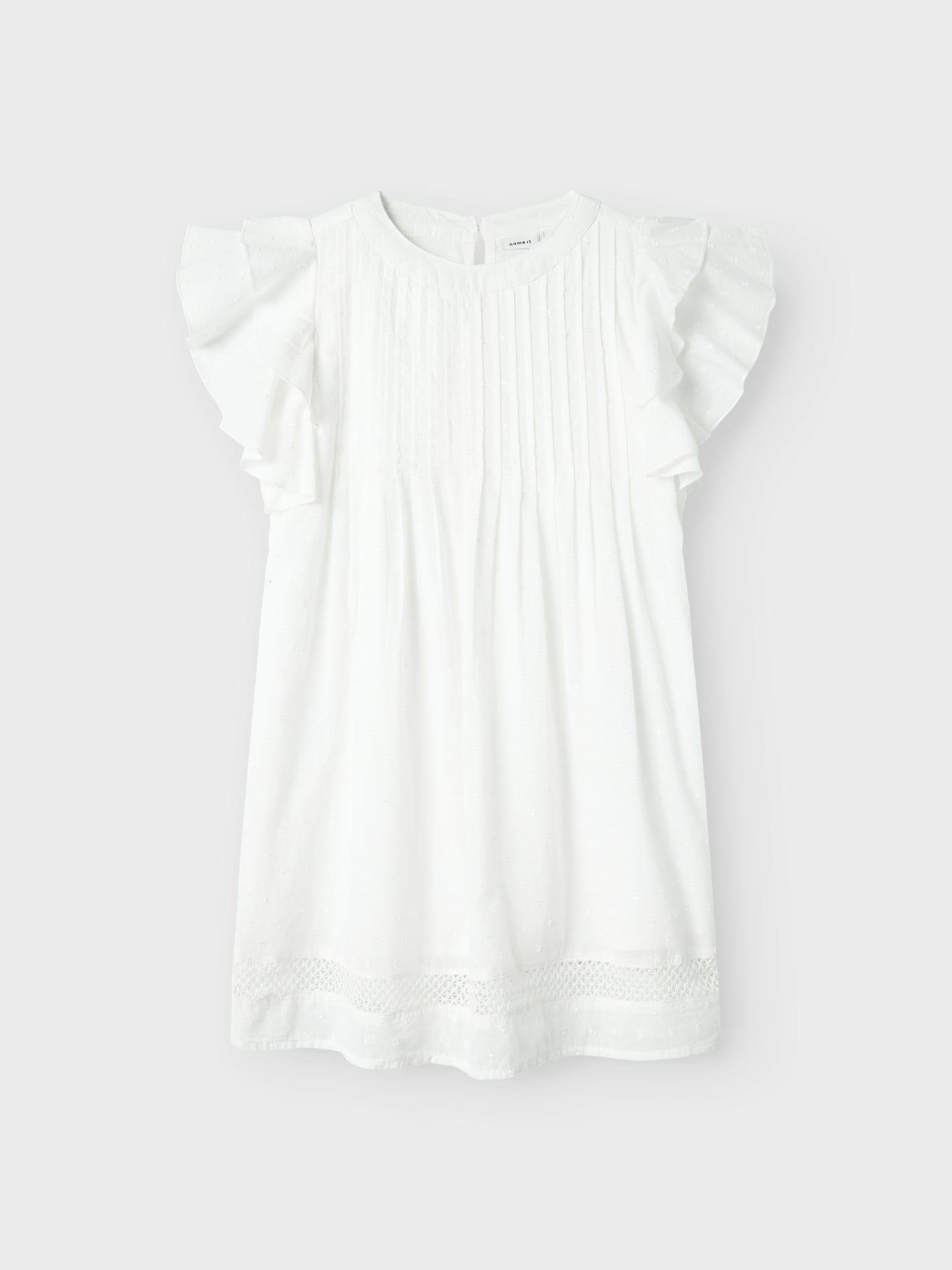 Vacker vit sommar klänning till flicka. Spets och volanger klänning till skolavslutning, examen och midsommar. Sval, skön bomullsklänning till tjej från Name it.
NKFFARIDE SS DRESS NOOS
13240423
