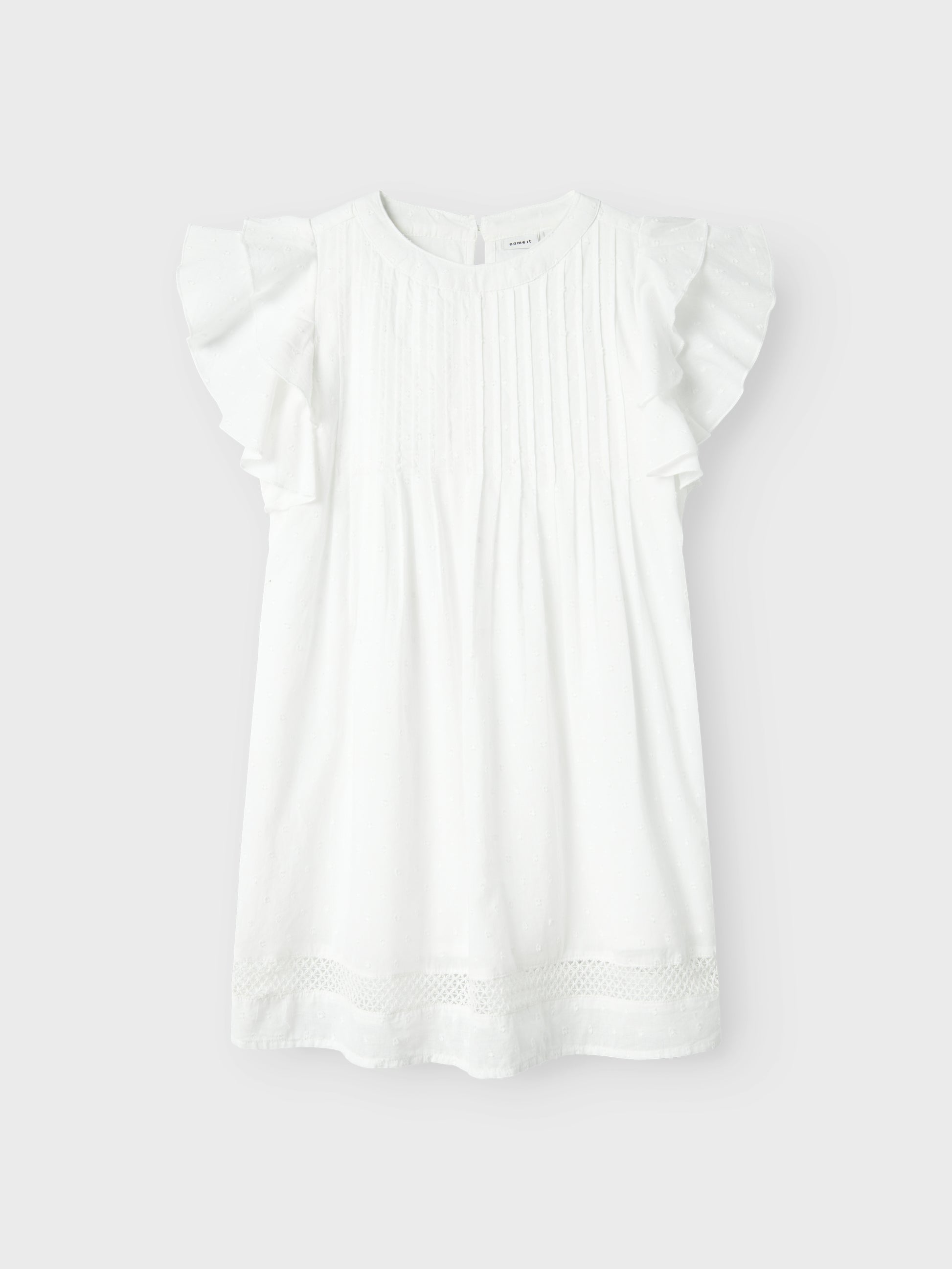 Vacker vit sommar klänning till flicka. Spets och volanger klänning till skolavslutning, examen och midsommar. Sval, skön bomullsklänning till tjej från Name it.
NKFFARIDE SS DRESS NOOS
13240423
