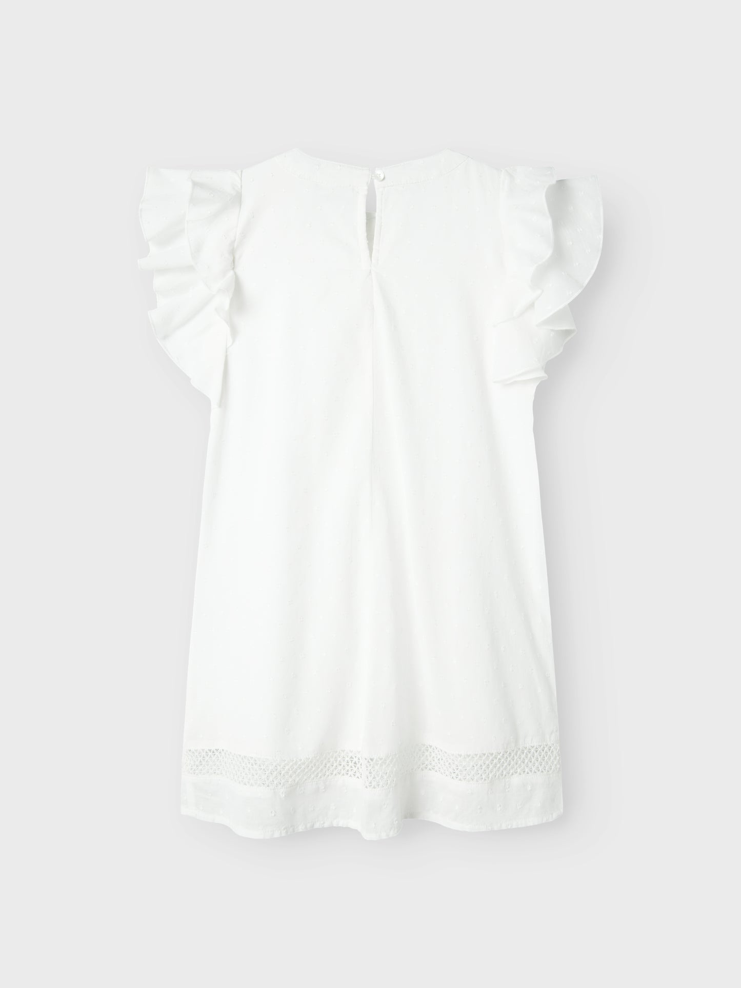 Vacker vit sommar klänning till flicka. Spets och volanger klänning till skolavslutning, examen och midsommar. Sval, skön bomullsklänning till tjej från Name it.
NKFFARIDE SS DRESS NOOS
13240423