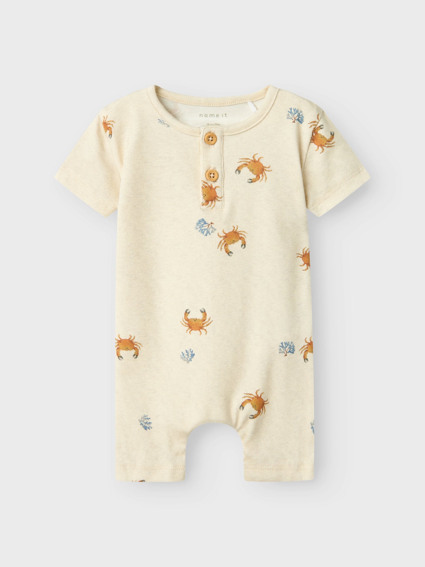 Söt baby sunsuit med små krabbor i mönster. Soldräkt till bebis pojke, ekologiska baby kläder från Name it.
NBMFABIO SUNSUIT
13240947