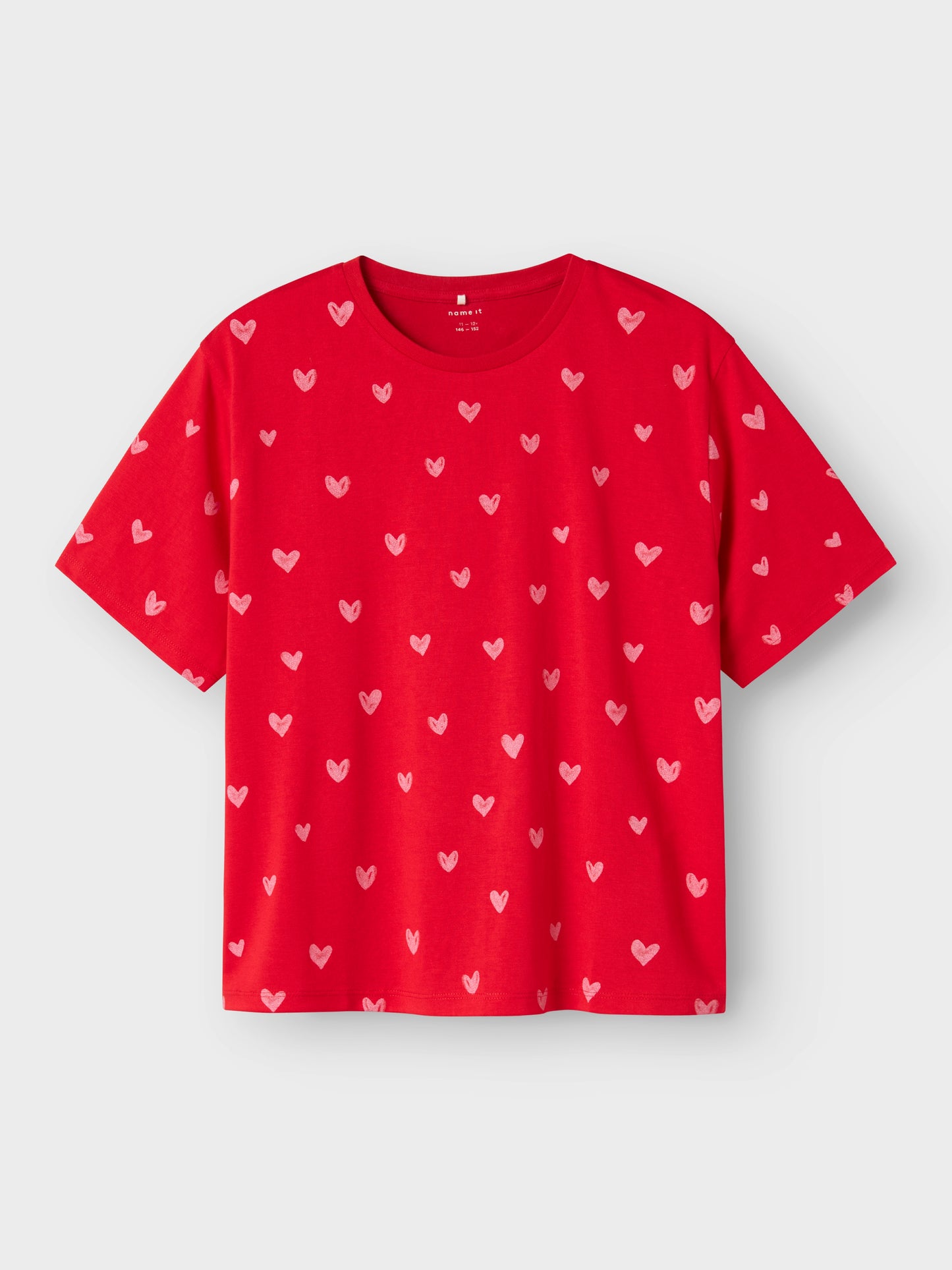 Röd kortärmad topp med hjärtan på till flicka. Tjej t-shirt i skön viscose från Name it.
NKFFARSO SS NREG TOP
13240889