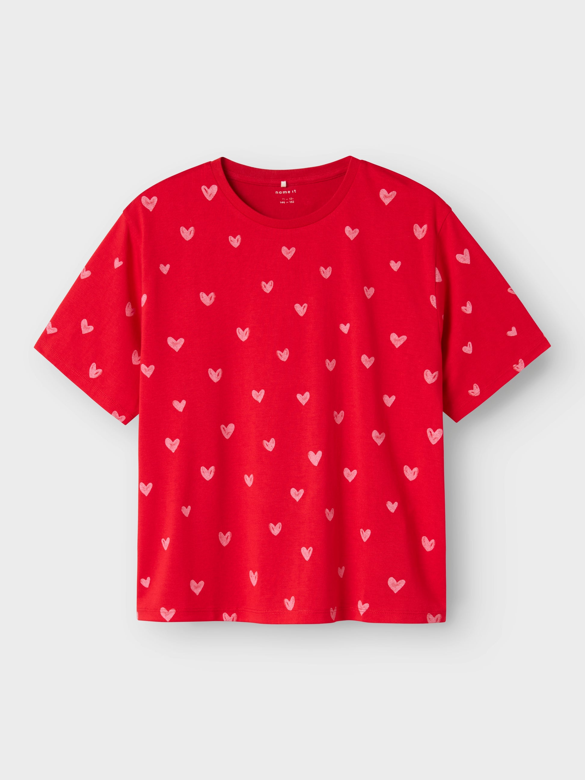 Röd kortärmad topp med hjärtan på till flicka. Tjej t-shirt i skön viscose från Name it.
NKFFARSO SS NREG TOP
13240889