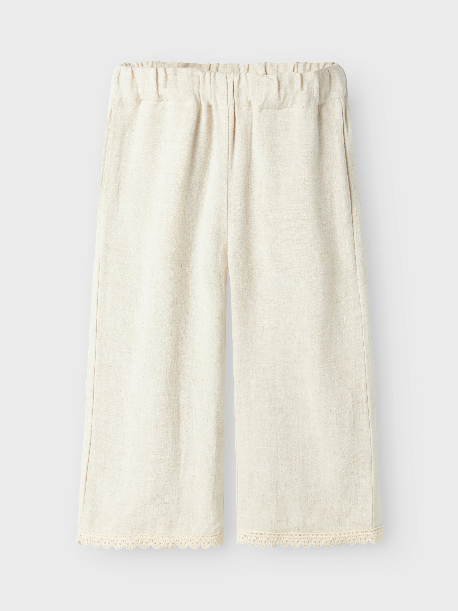 Ljus beige linne byxa till flicka från Lil 'Atelier. Sköna linnebyxor perfekta för fina sommardagar.
NMFFRIGG CROPPED PANT LIL
13240797