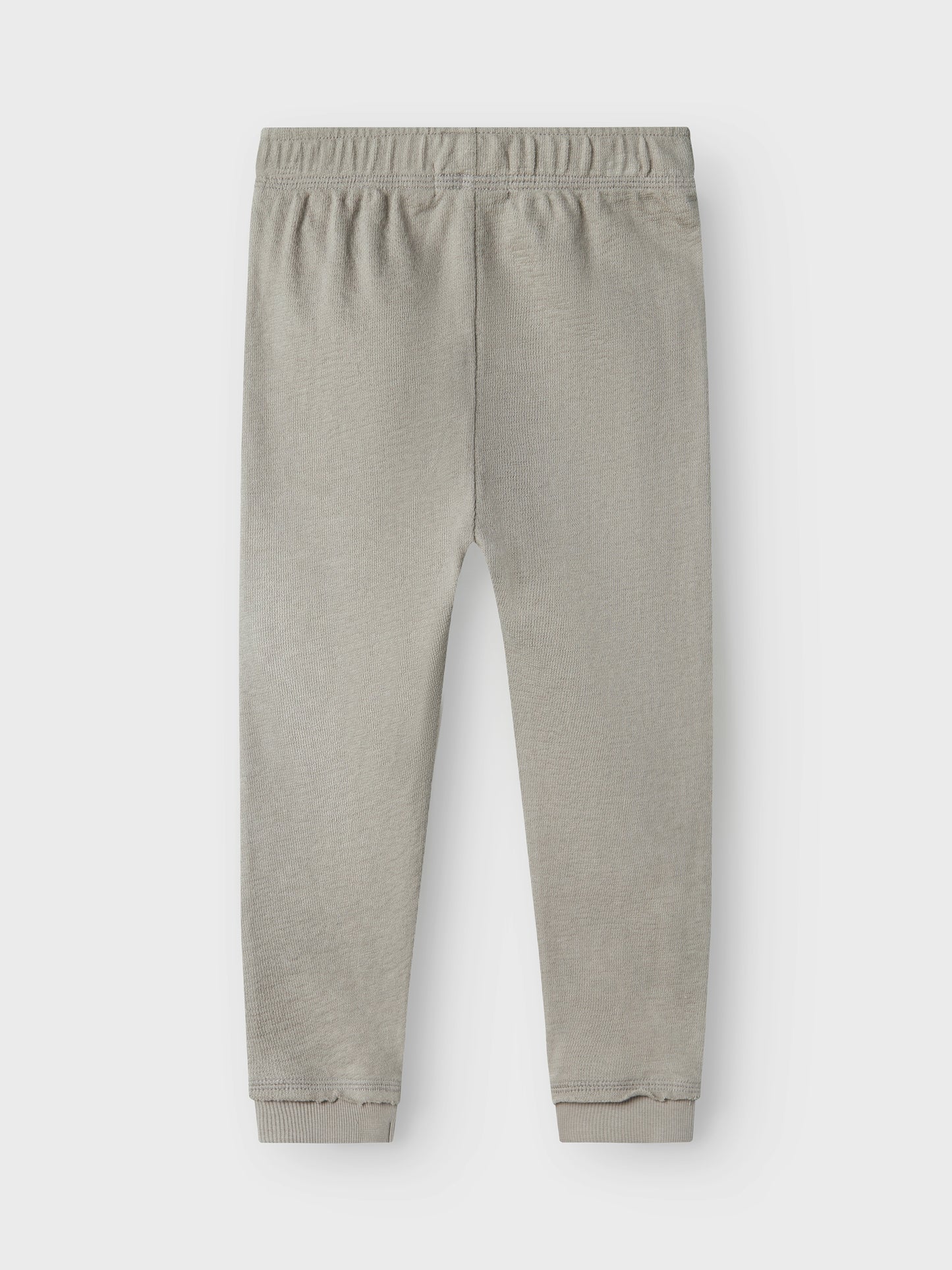 Grå mys byxa i skön mjuk ekologisk bomull till pojke. Joggers byxor i loose fit till liten kille och tjej. Lil 'Atelier.
NMMDIAS PANT LIL
13228119