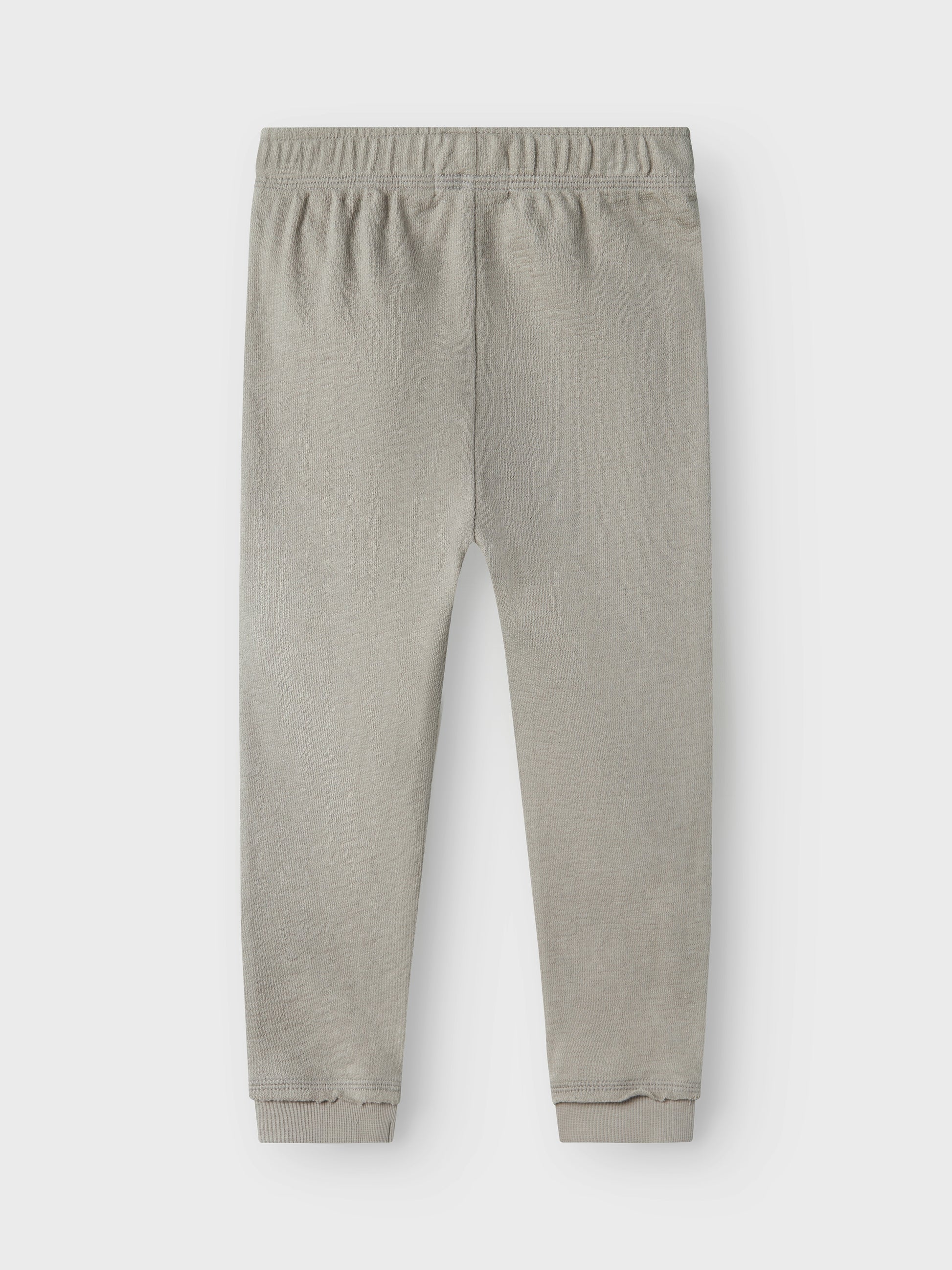 Grå mys byxa i skön mjuk ekologisk bomull till pojke. Joggers byxor i loose fit till liten kille och tjej. Lil 'Atelier.
NMMDIAS PANT LIL
13228119