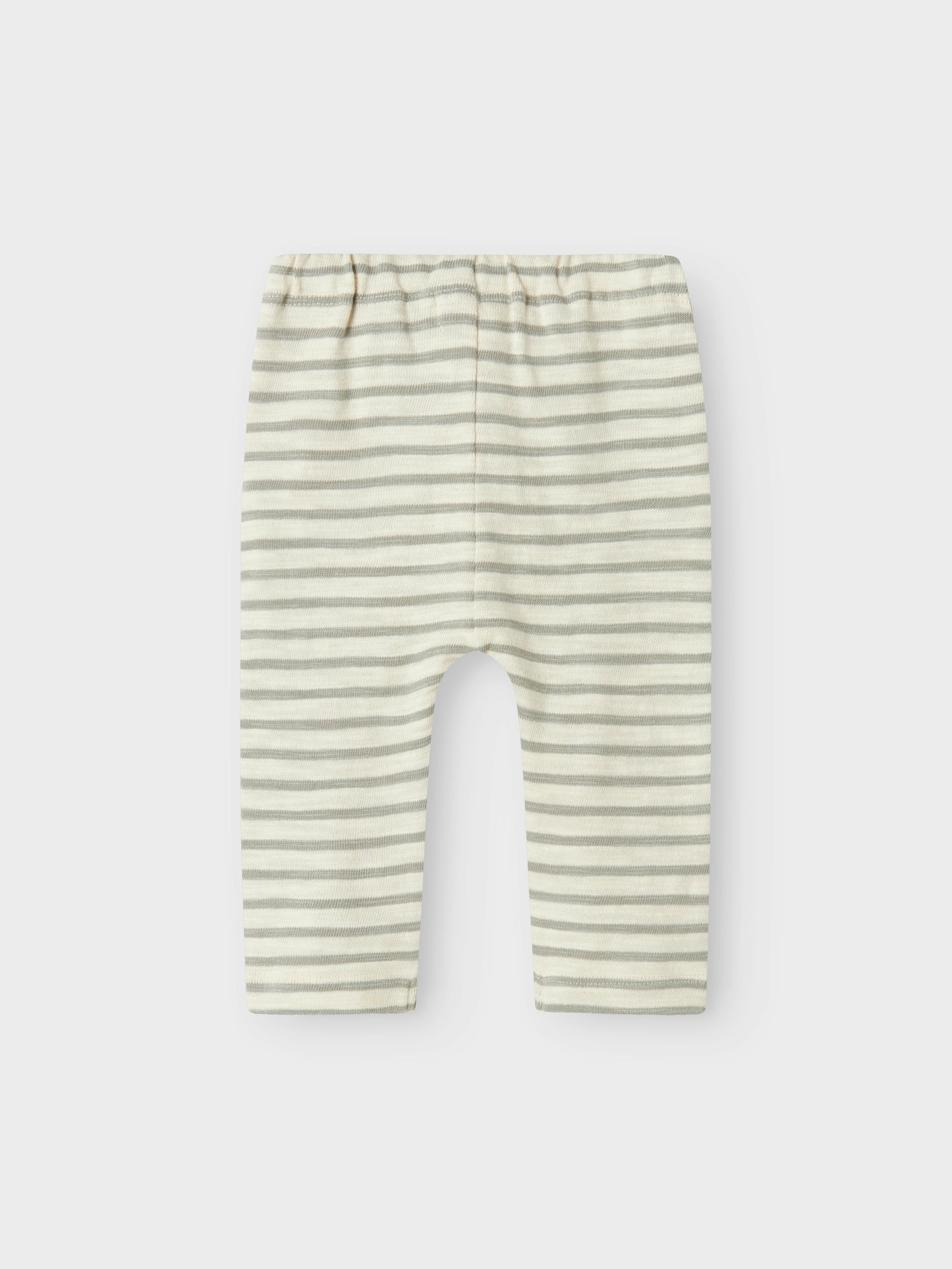 Randig Baby Byxa i grå och vit. Byxor till bebis pojke. Ekologiska babykläder från Lil 'Atelier.
NBMDENJI PANT LIL
13240845