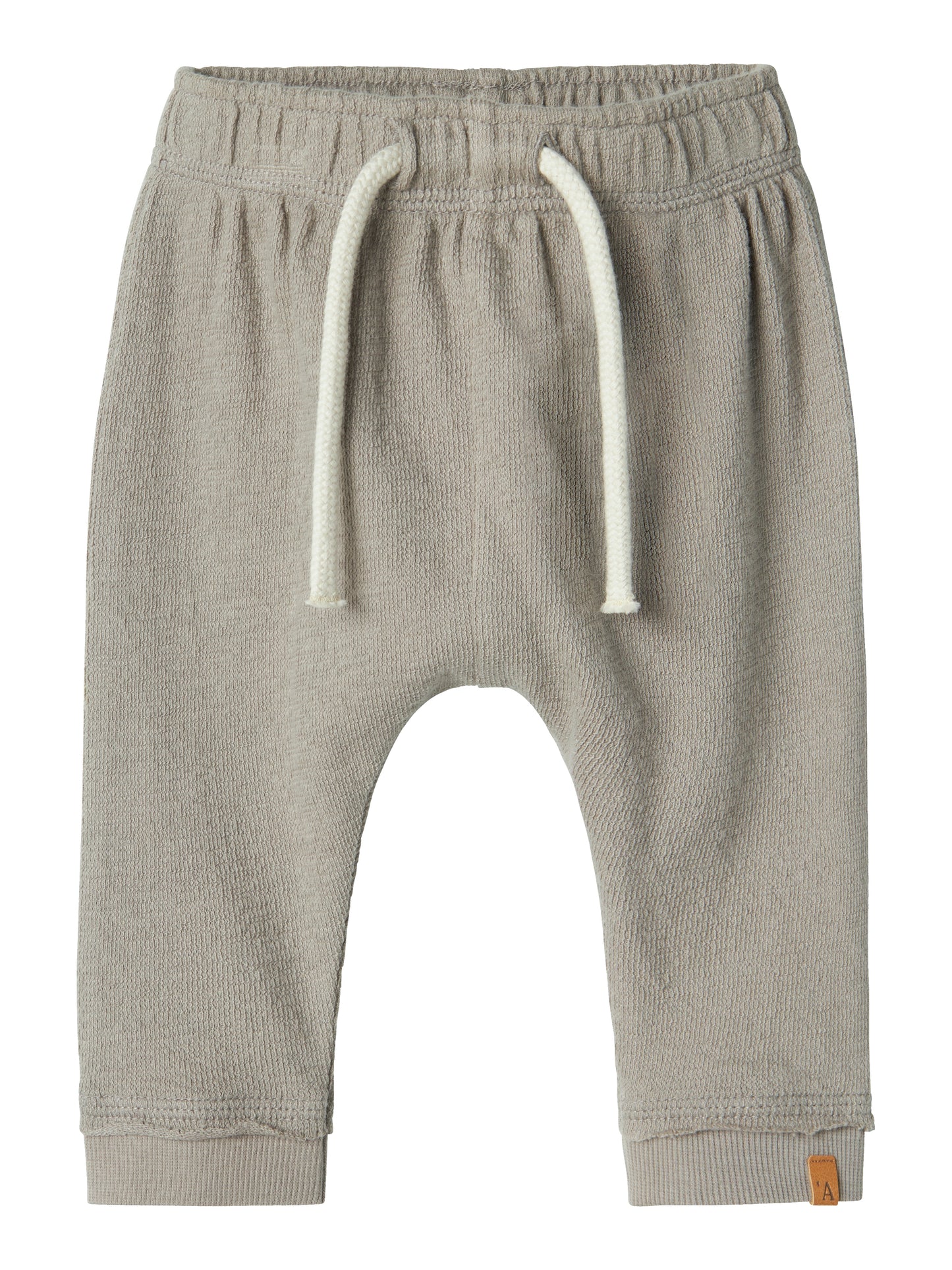Fin stilren grå baby byxa i ekologisk bomull. Söta byxor till bebis pojke.
NBMDIAS SWEAT PANT LIL
13240849