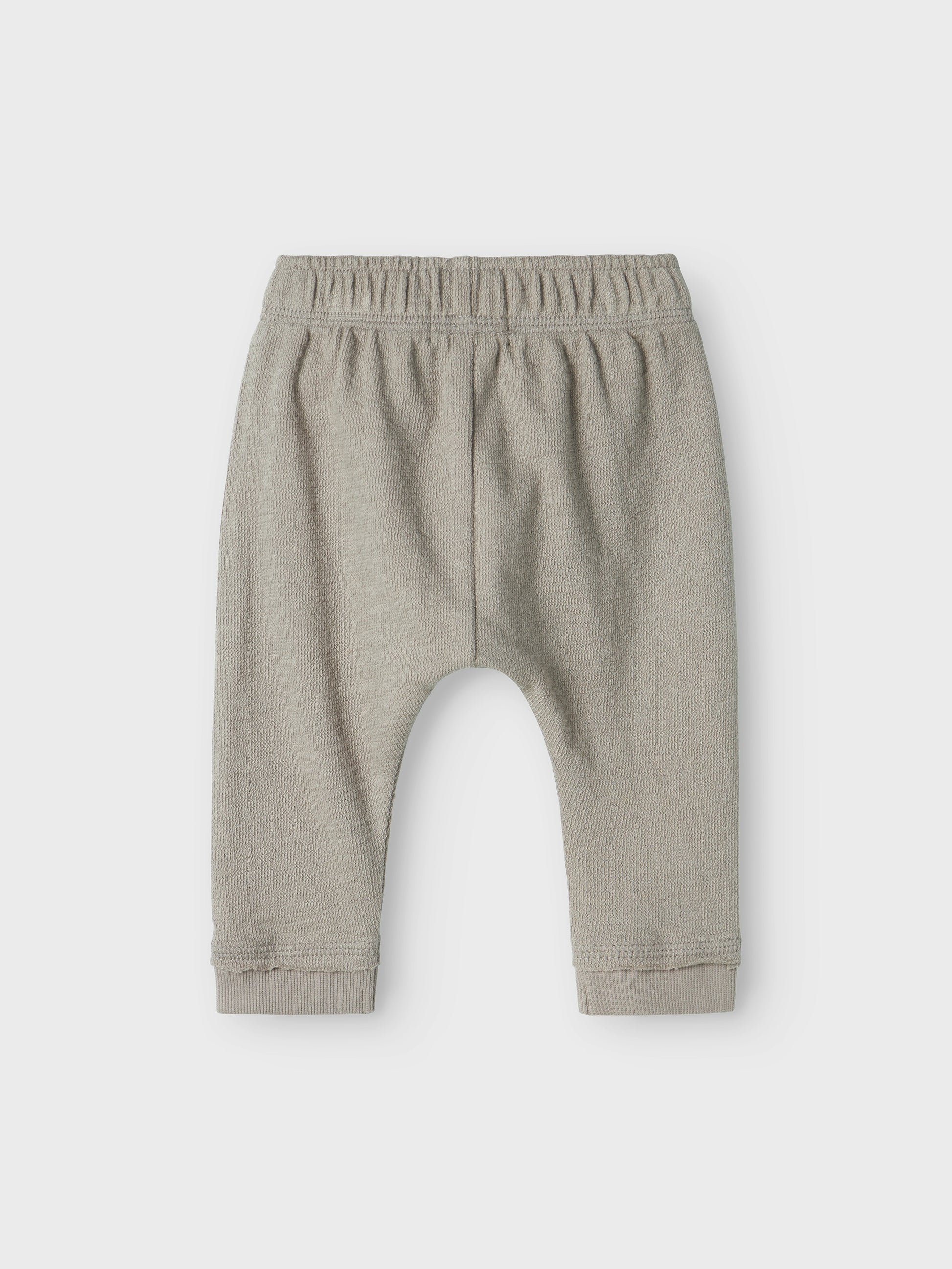 Fin stilren grå baby byxa i ekologisk bomull. Söta byxor till bebis pojke.
NBMDIAS SWEAT PANT LIL
13240849