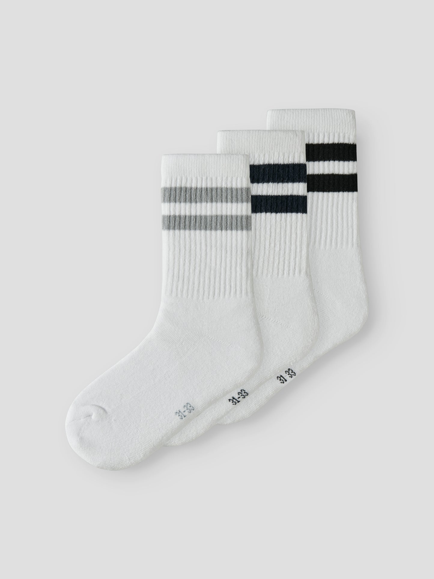 3-pack tubsocka, tennis strumpor i vitt med ränder i olika färger. Barn strumpor till pojke, kille i ekologisk bomull. Kläder från Name it.
NKMNAN 3P SOCK
13239784