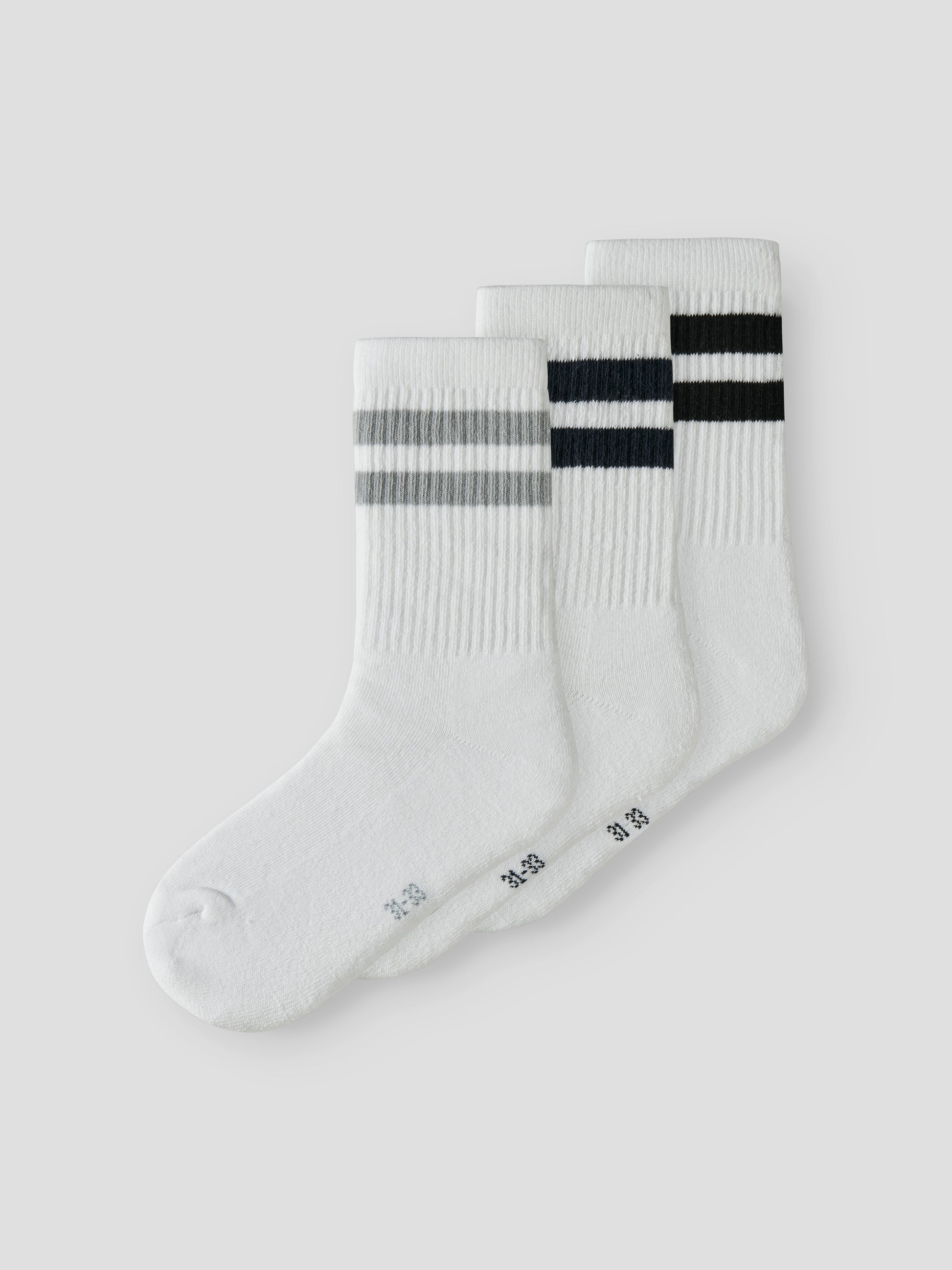 3-pack tubsocka, tennis strumpor i vitt med ränder i olika färger. Barn strumpor till pojke, kille i ekologisk bomull. Kläder från Name it.
NKMNAN 3P SOCK
13239784