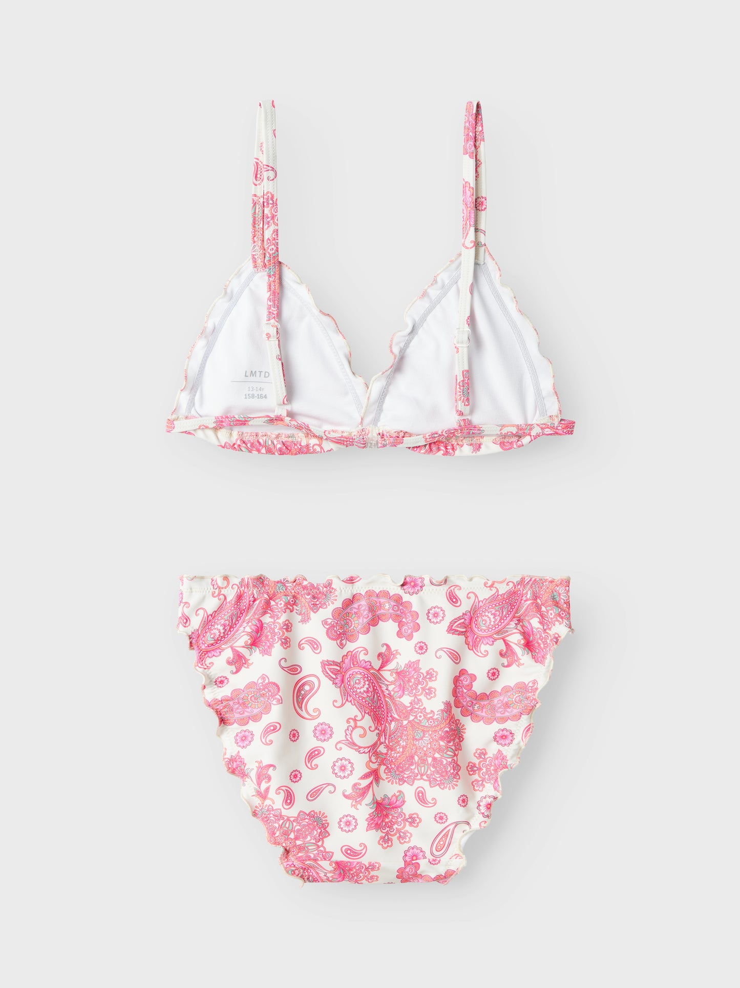 Superfin möntrad bikini till ungdom.
Spänne i ryggen och reglerbara axelband. Tjej badkläder, blommig vit och rosa bikini med trekants bh.

NLFZILLE BIKINI
13239205