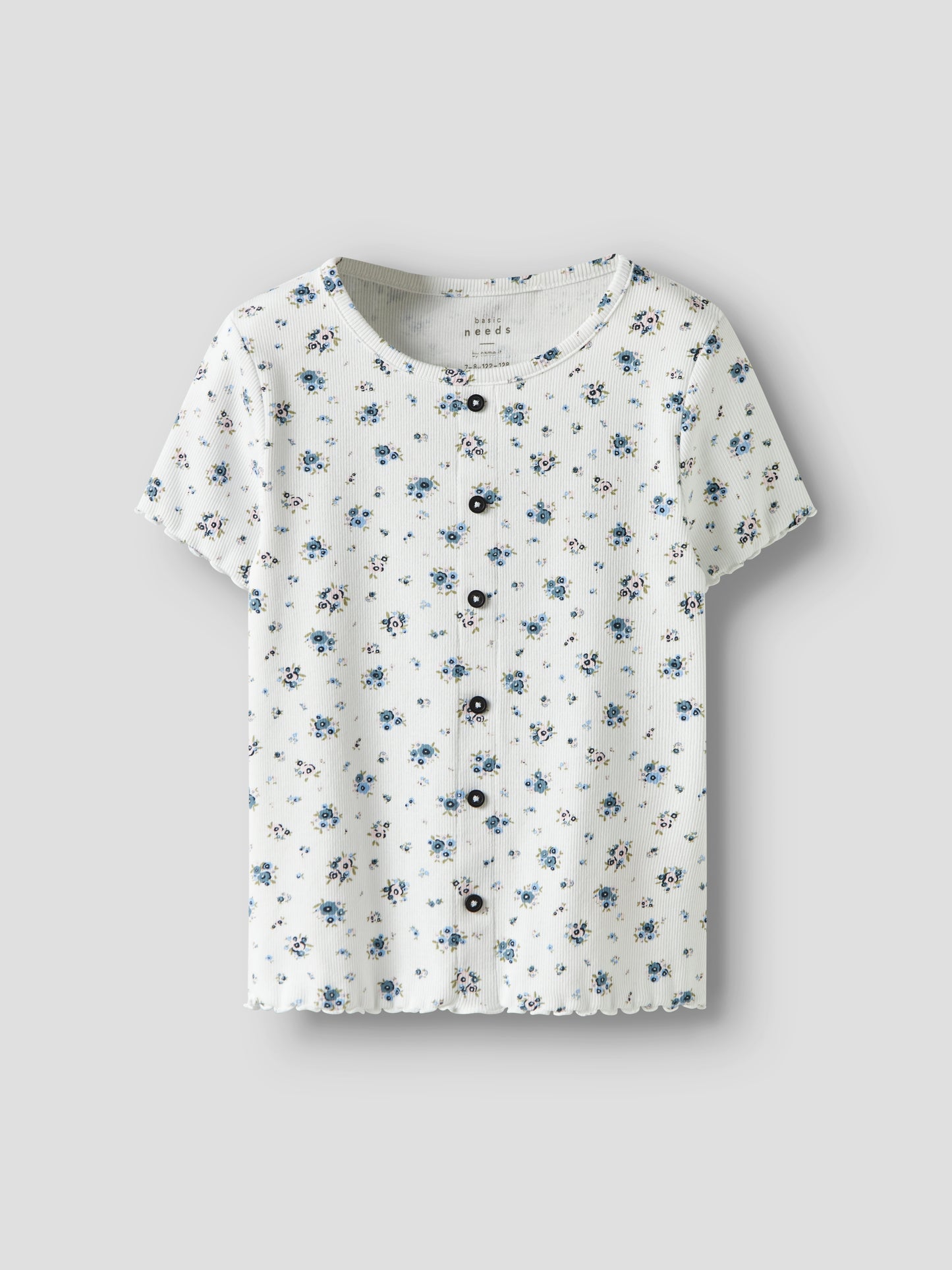 Blommig vit topp med kort ärm till flicka. Tjej t-shirt från Name it med knappar.
NKFVEMIA AOP SS SLIM TOP
13227478