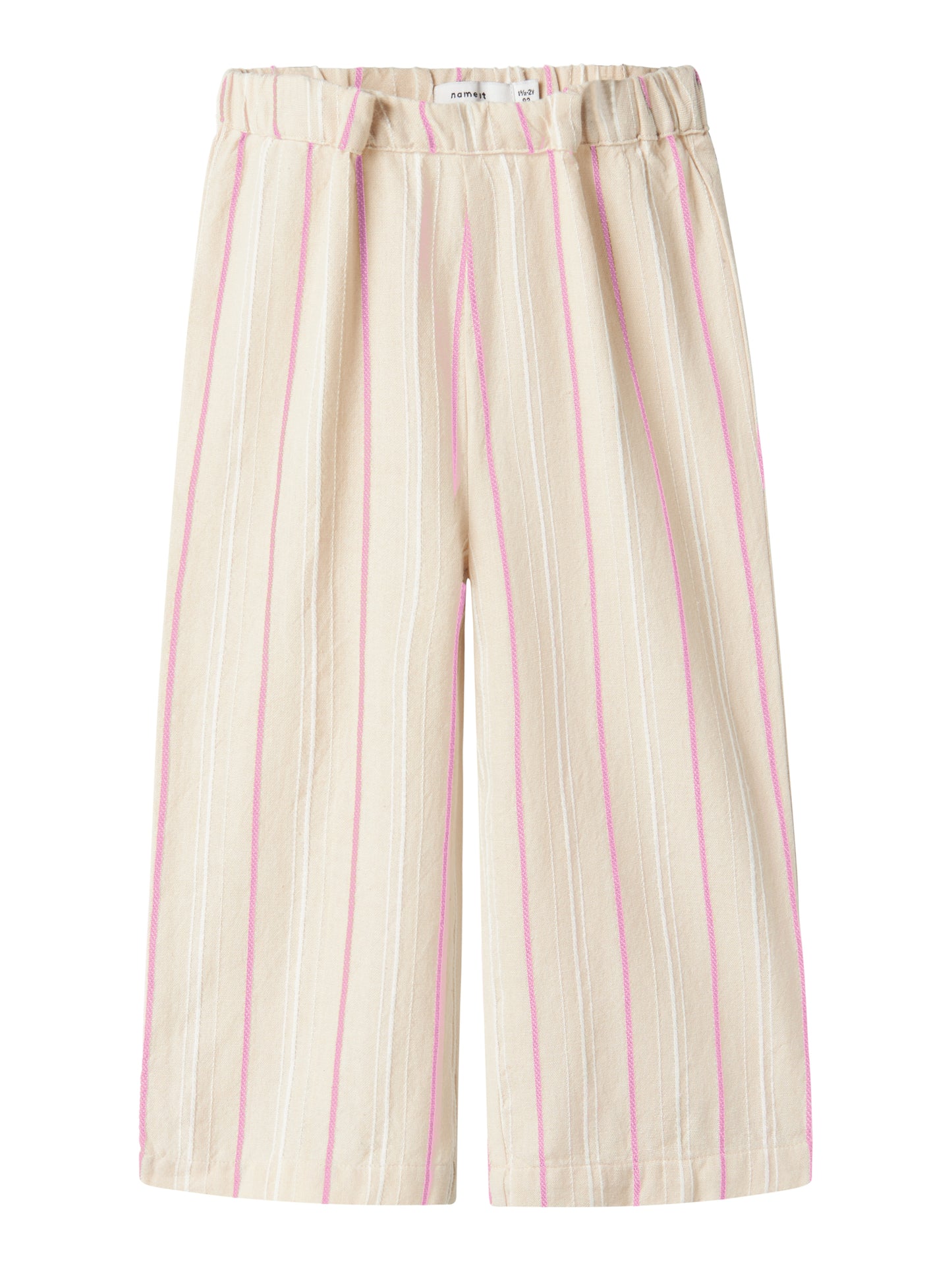 Beige och rosa randig sommar byxa till flicka. Ekologiska barnkläder från Name it. Byxor som ser ut som linnebyxor.
NMFFIMY PANT
13240110