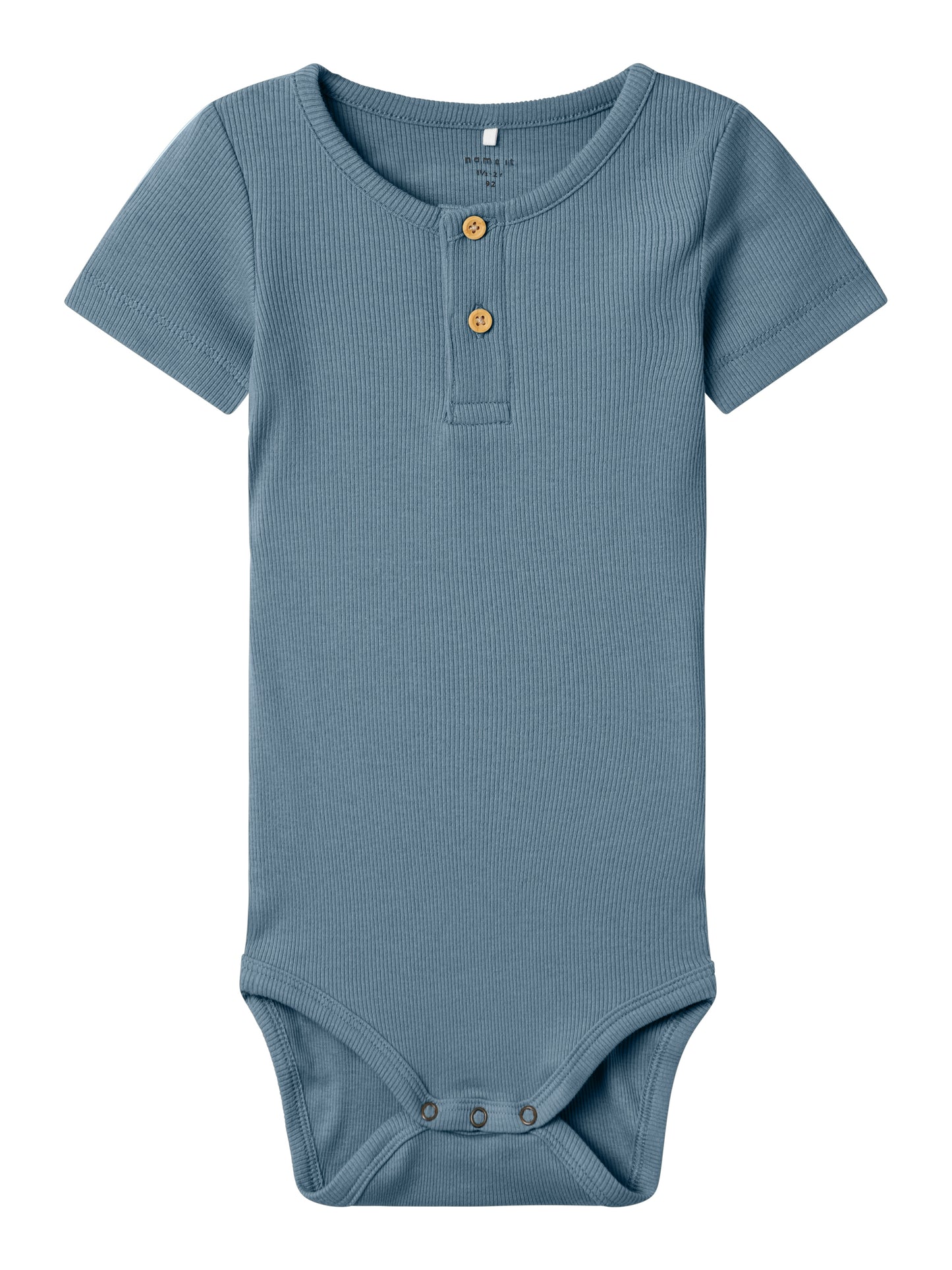Blå kortärmad body till pojke. Bodysuit med knappar till nyfödd kille, ekologiska babykläder från Name it.
NBMKAB SS BODY NOOS
13218874