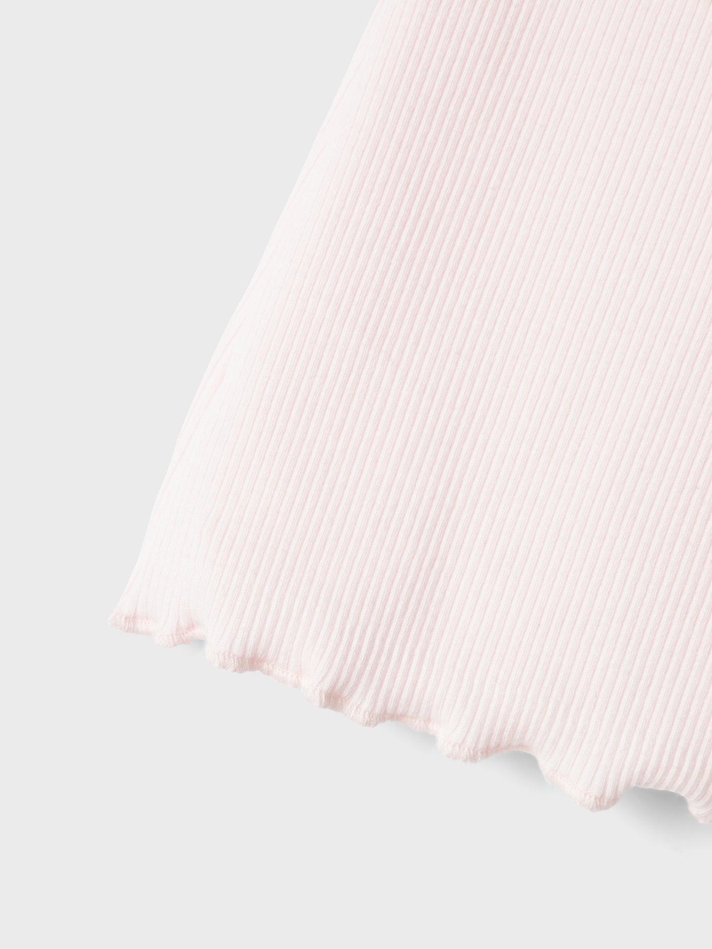 Snygg rosa topp med båthals till ungdom tjej. Långärmad tröja, enfärgad och enkel.
NLFRILLE LS SOLID BOATNECK TOP
13244793