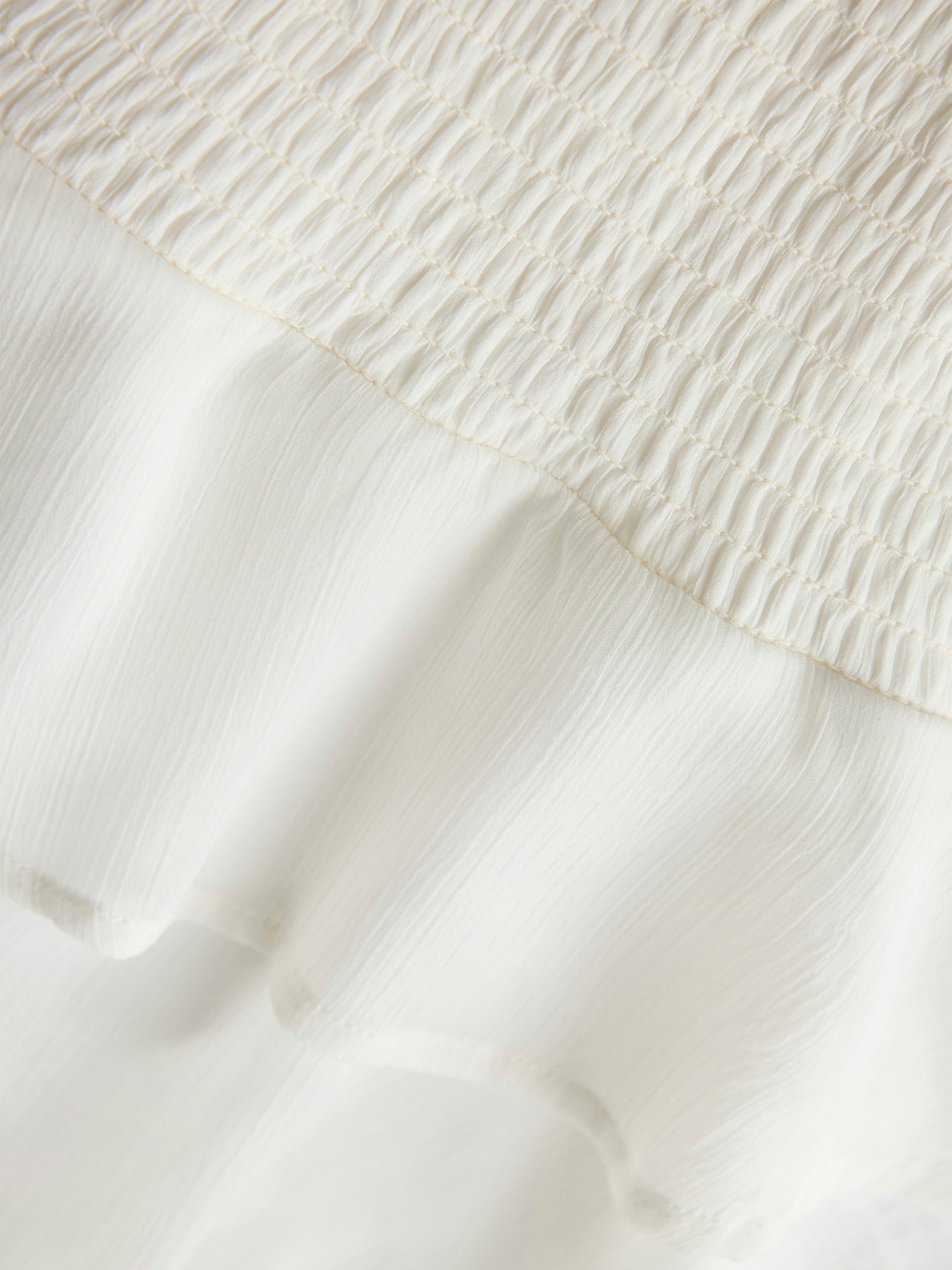 Vitt linne med smala axelband till tjej. Volanger linne till flicka perfekt för stunder att vara finklädd, midsommar, skolavslutningskläder och examen från Name it.
NKFFEDOLINA STRAP TOP
13246660