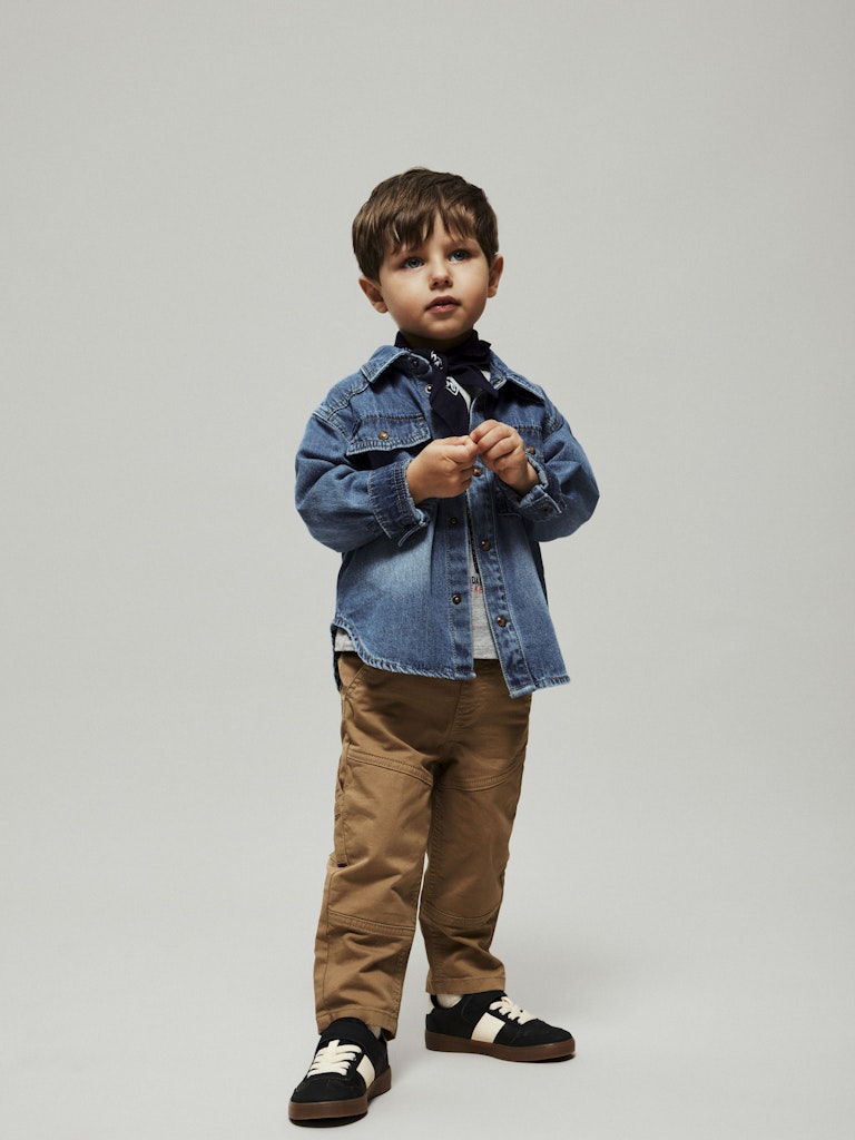 Blå jeans skjorta till pojke. Ekologisk jeansskjorta i denim från Name it till liten kille.
NMMBLUE OZ DNM LS SHIRT 6677-OZ B
13247791