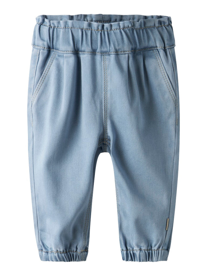 Ljus blå baby jeans till bebis flicka. Mjuka sköna baby byxor till nyfödd tjej.
NBFROSE R JEANS 2090-TO NOOS
13247881