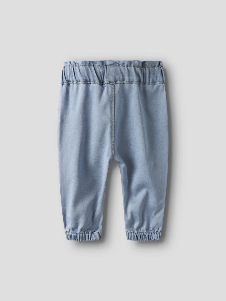 Ljus blå baby jeans till bebis flicka. Mjuka sköna baby byxor till nyfödd tjej.
NBFROSE R JEANS 2090-TO NOOS
13247881