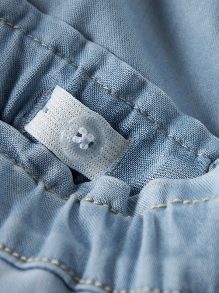 Ljus blå baby jeans till bebis flicka. Mjuka sköna baby byxor till nyfödd tjej.
NBFROSE R JEANS 2090-TO NOOS
13247881