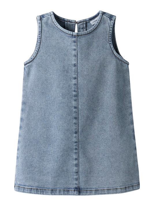 Ljus blå ärmlös jeansklänning till flicka. Klänning i denim från Name it till barn.
NMFAMELIA SL DNM DRESS 2188-GY T
13250826
