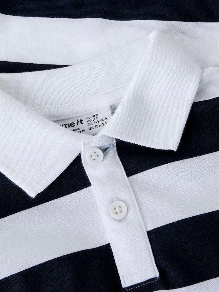 Randig långärmad piké tröja till pojke. Klassisk Pike tröja med vit krage från Name it.
NMMBENNI LS NREG POLO PB
13251002